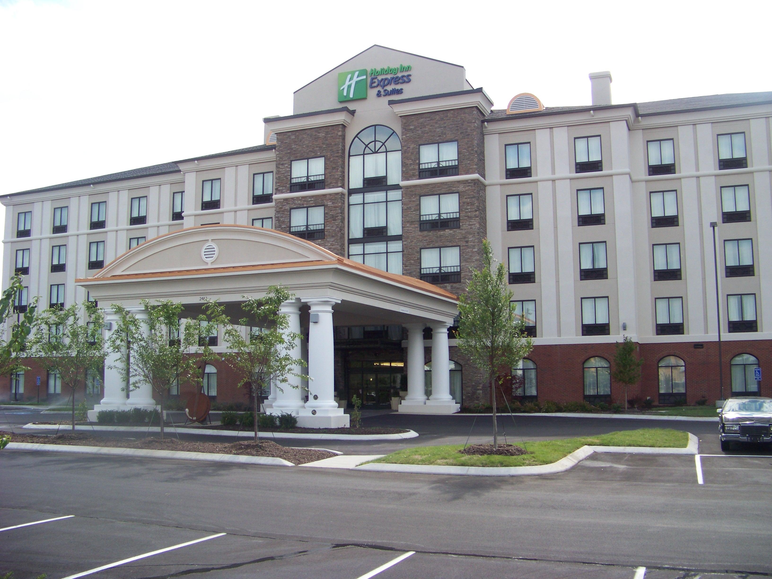 Holiday Inn Express & Suites Nashville-Opryland, an IHG Hotel