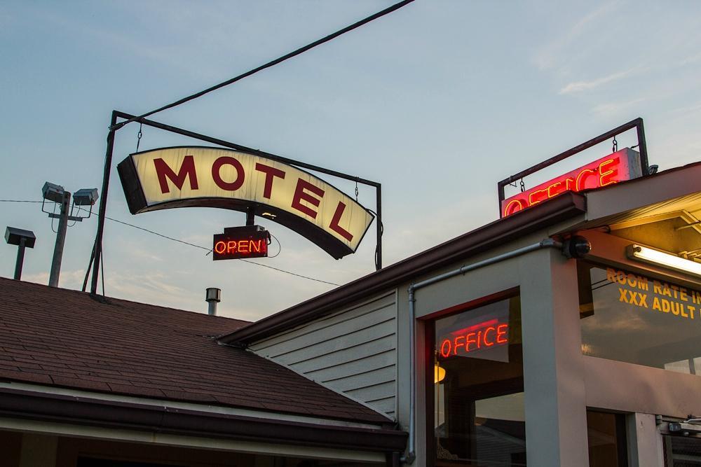 Louisville Manor Motel