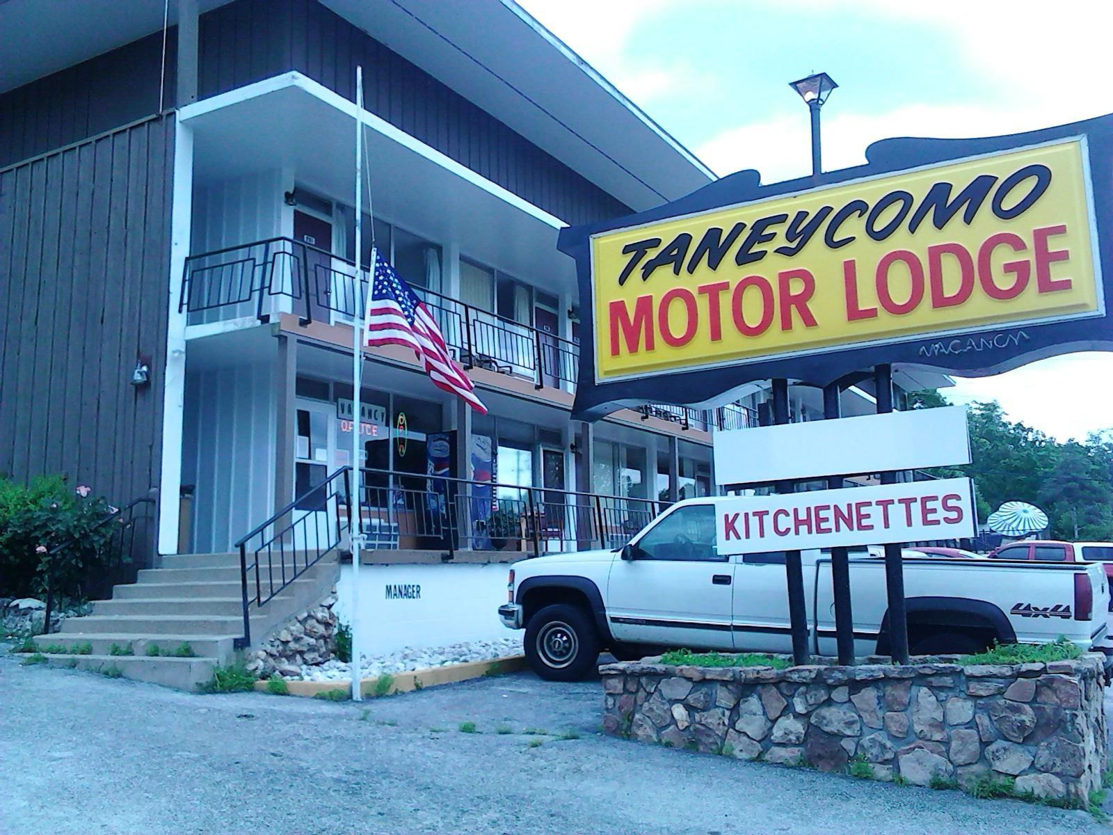 Taneycomo Motor Lodge