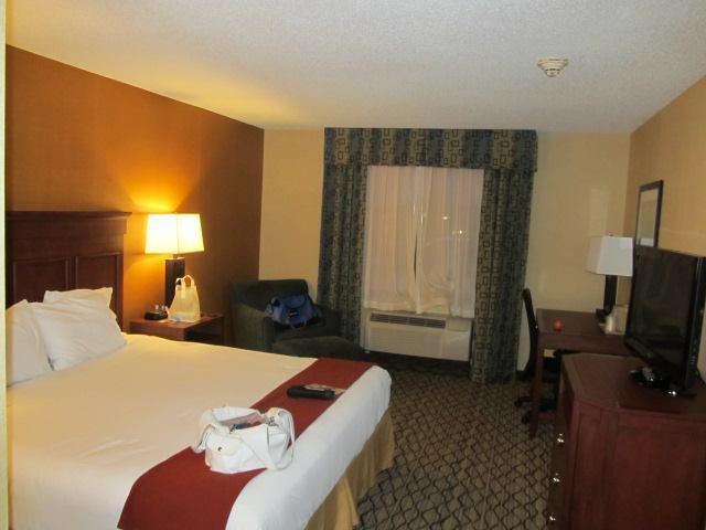 Holiday Inn Express & Suites Belleville (Airport Area), an IHG Hotel