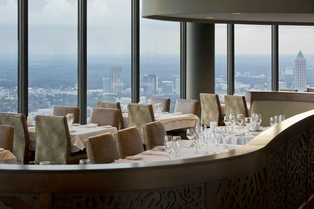 The Sun Dial Restaurant, Bar & View