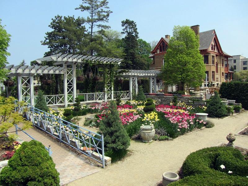 Allen Centennial Gardens