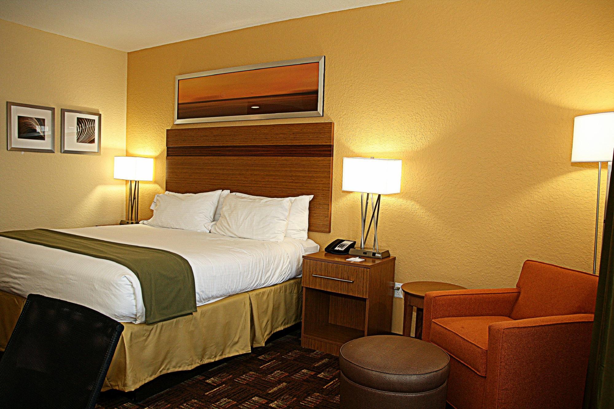 Holiday Inn Express & Suites Fort Lauderdale Airport South, an IHG Hotel