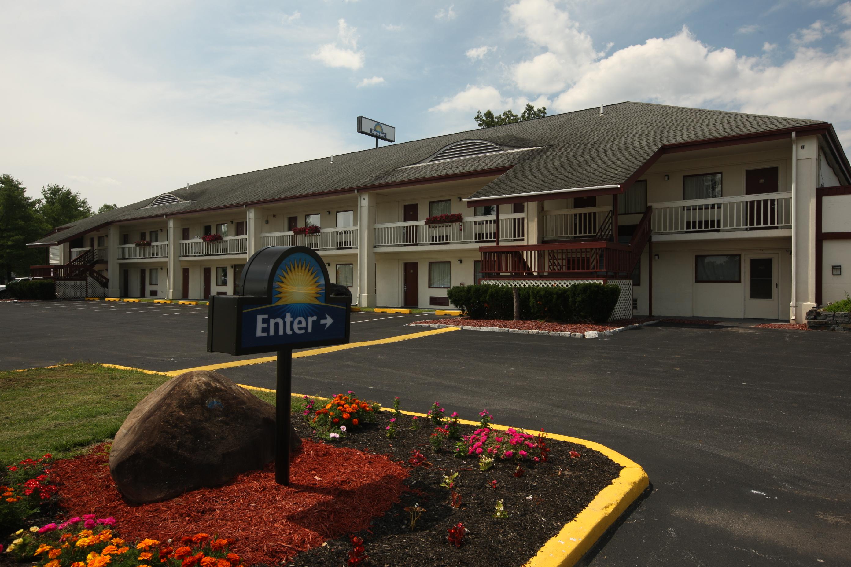 Days Inn By Wyndham Queensbury/Lake George