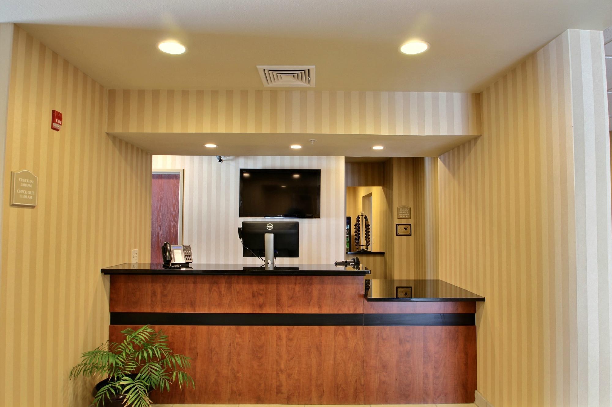 Cobblestone Inn & Suites - Brillion