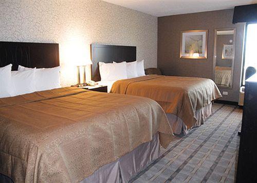 Quality Inn & Suites Matteson near I-57