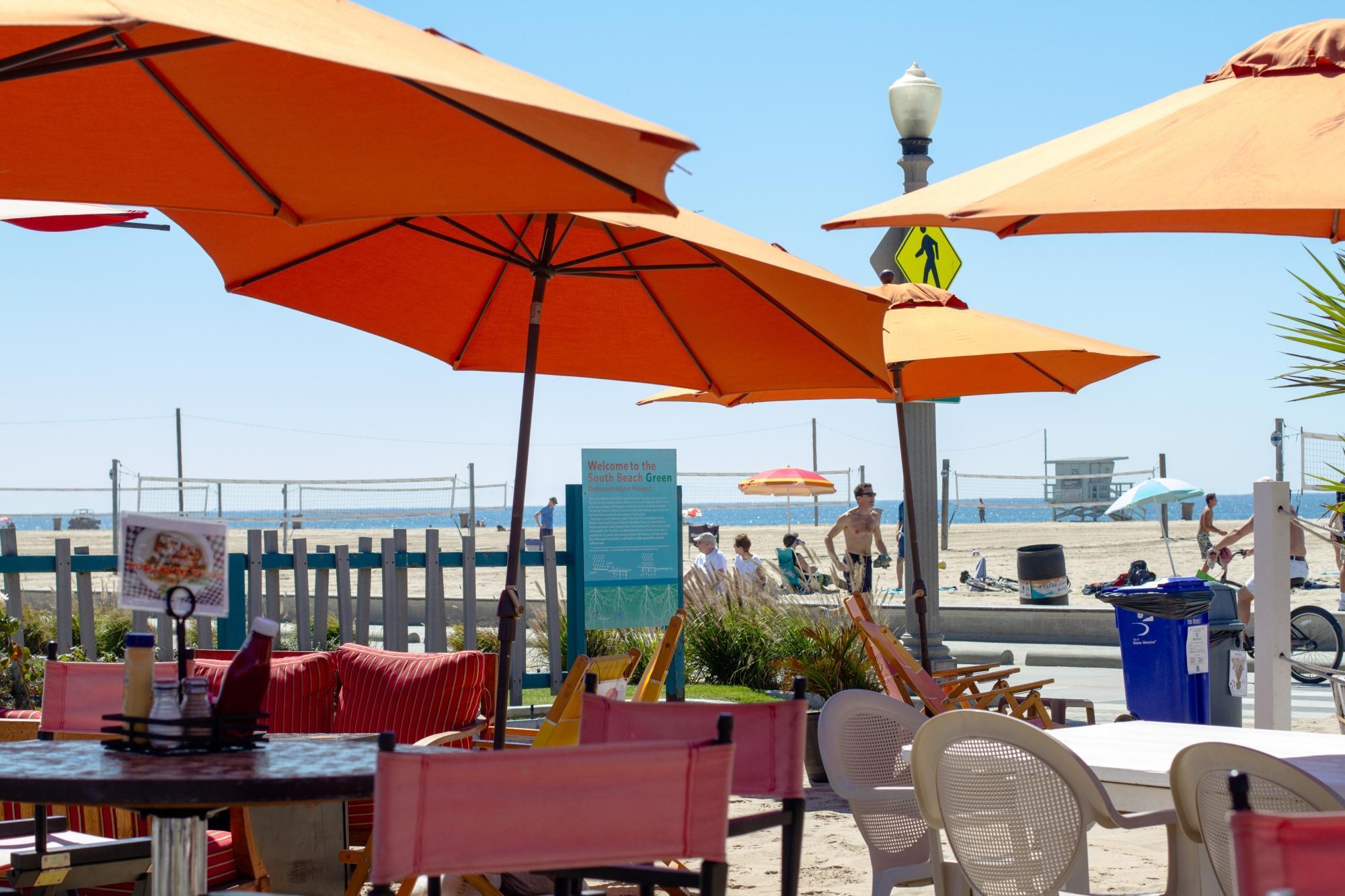 Perry's Café & Beach Rentals - Santa Monica 2400