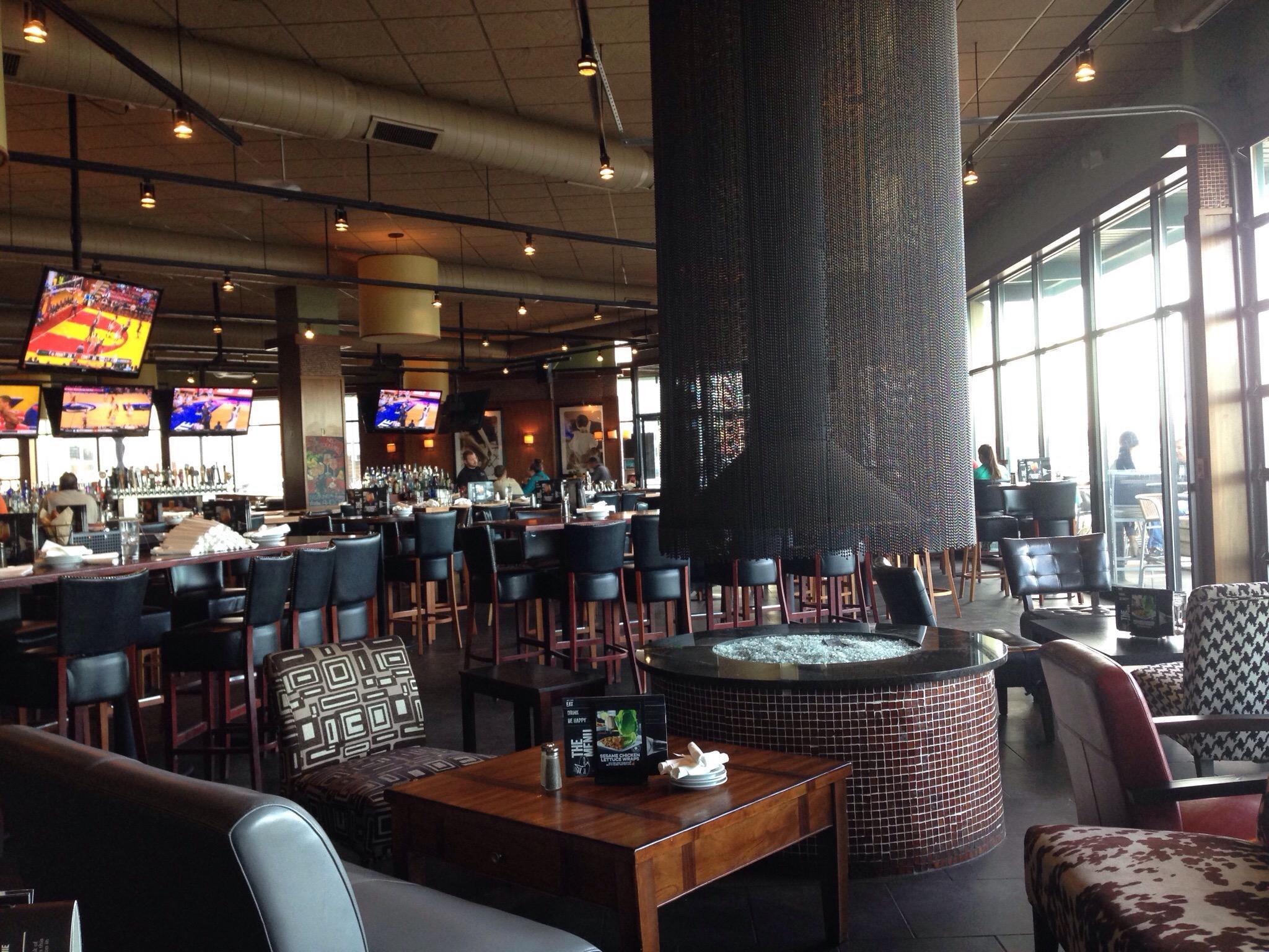 Bar Louie - The Shops at Northfield