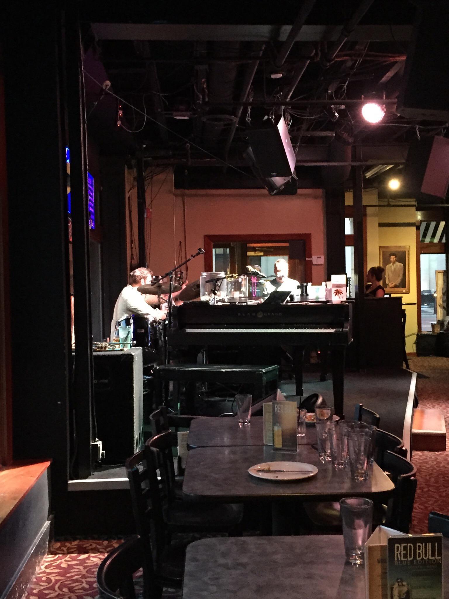 Mojo's Dueling Piano Bar & Restaurant