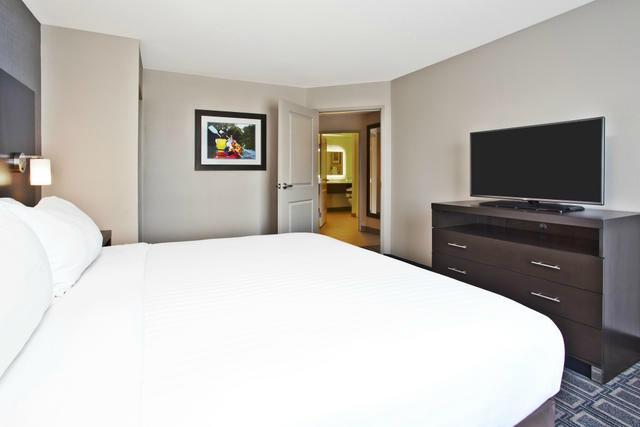 Holiday Inn Express & Suites Ann Arbor West, an IHG Hotel