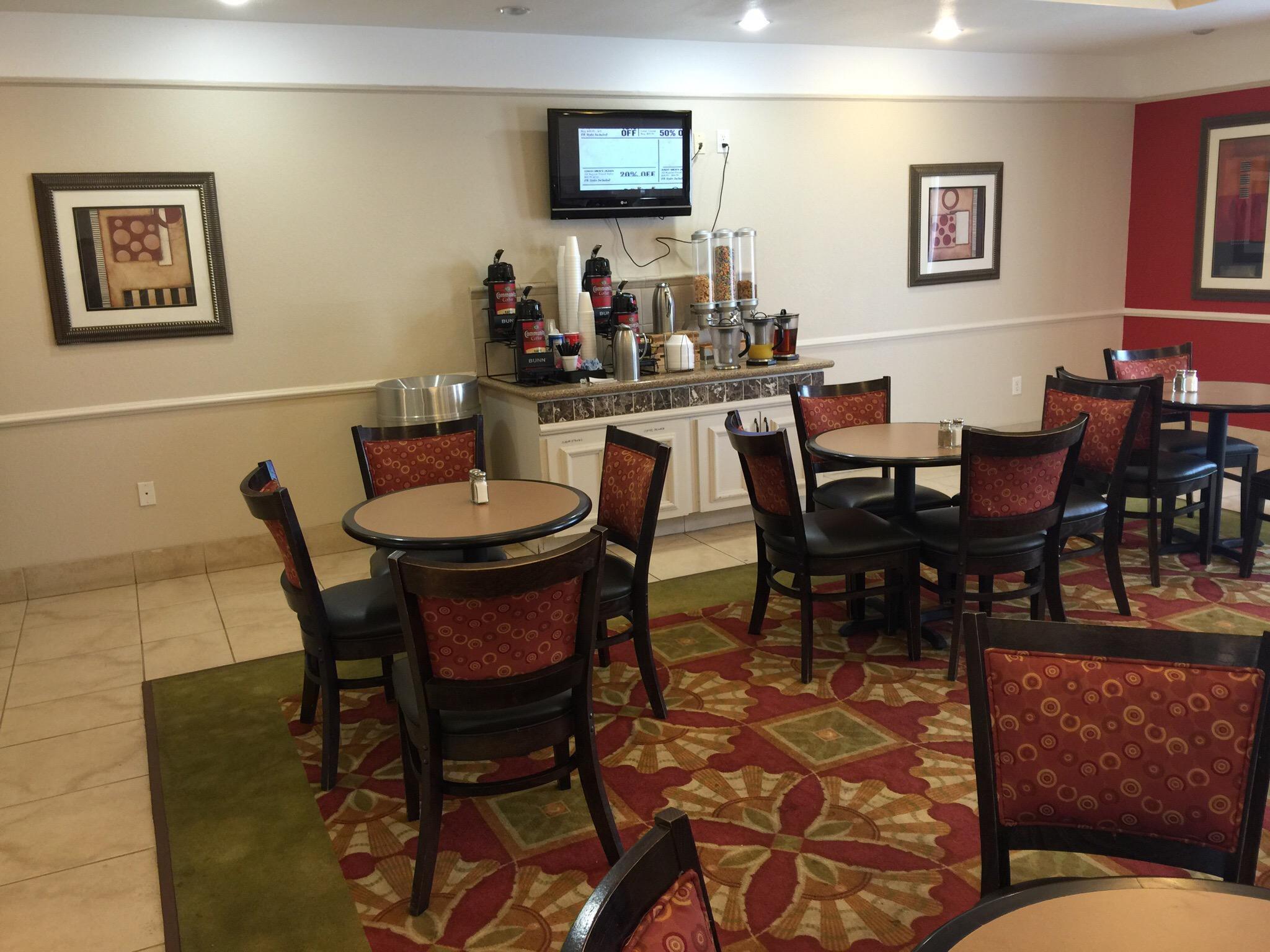 La Quinta Inn & Suites By Wyndham Winnie