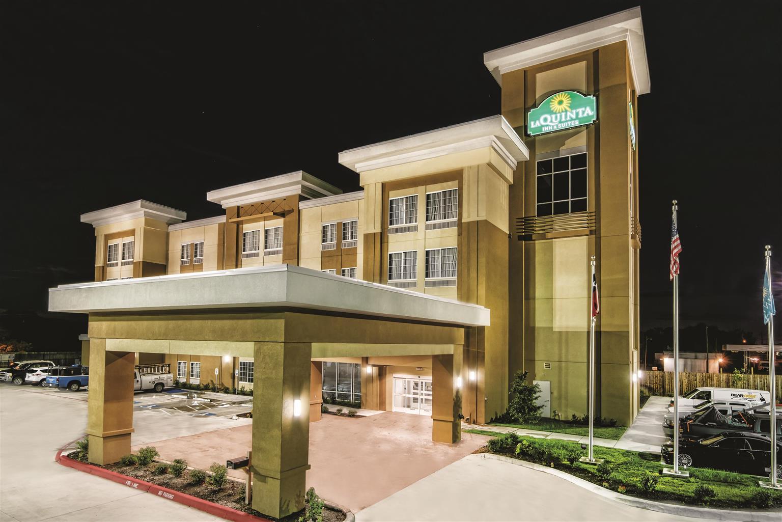 La Quinta Inn & Suites by Wyndham Victoria - South