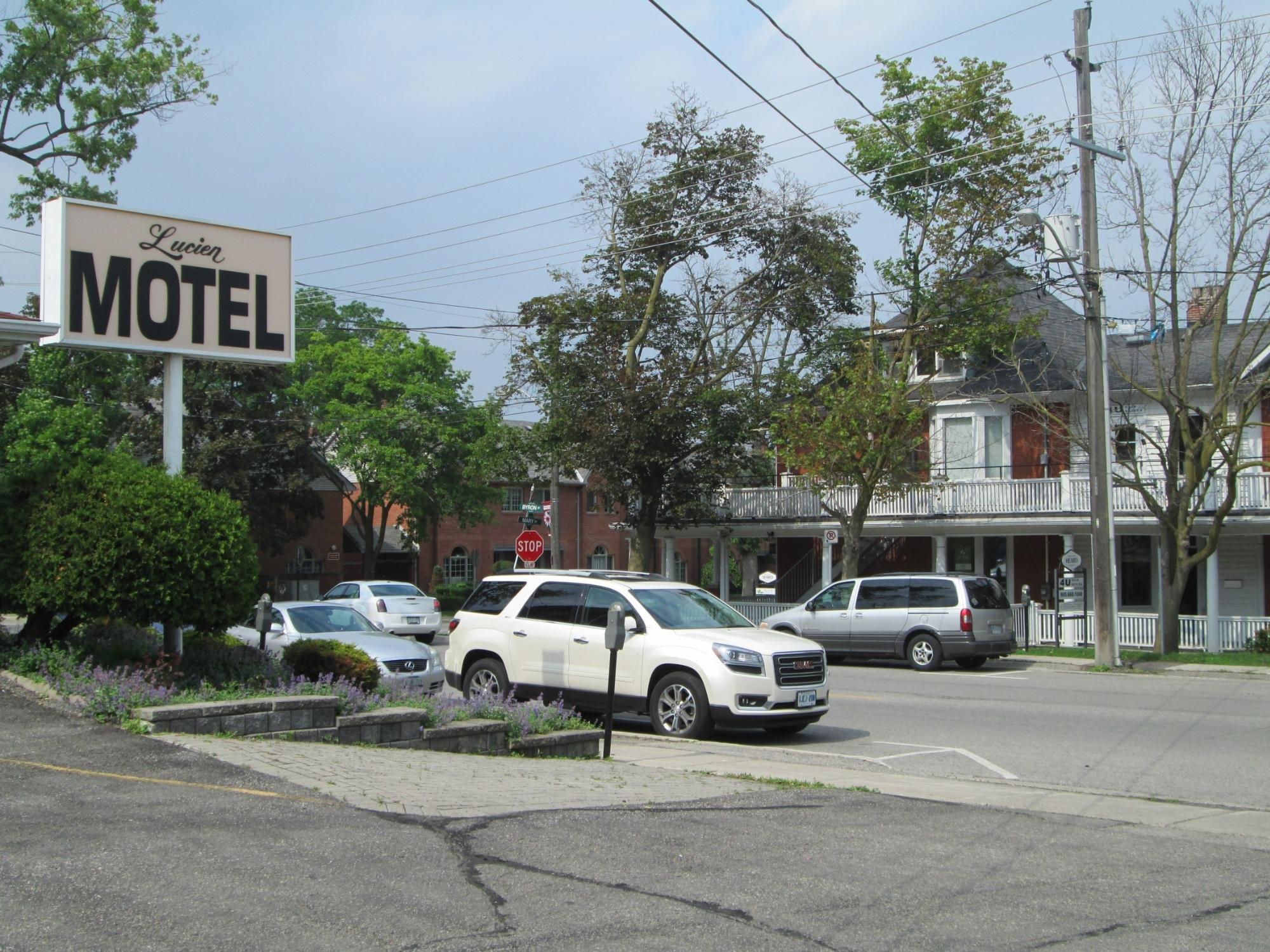 Lucien Motel