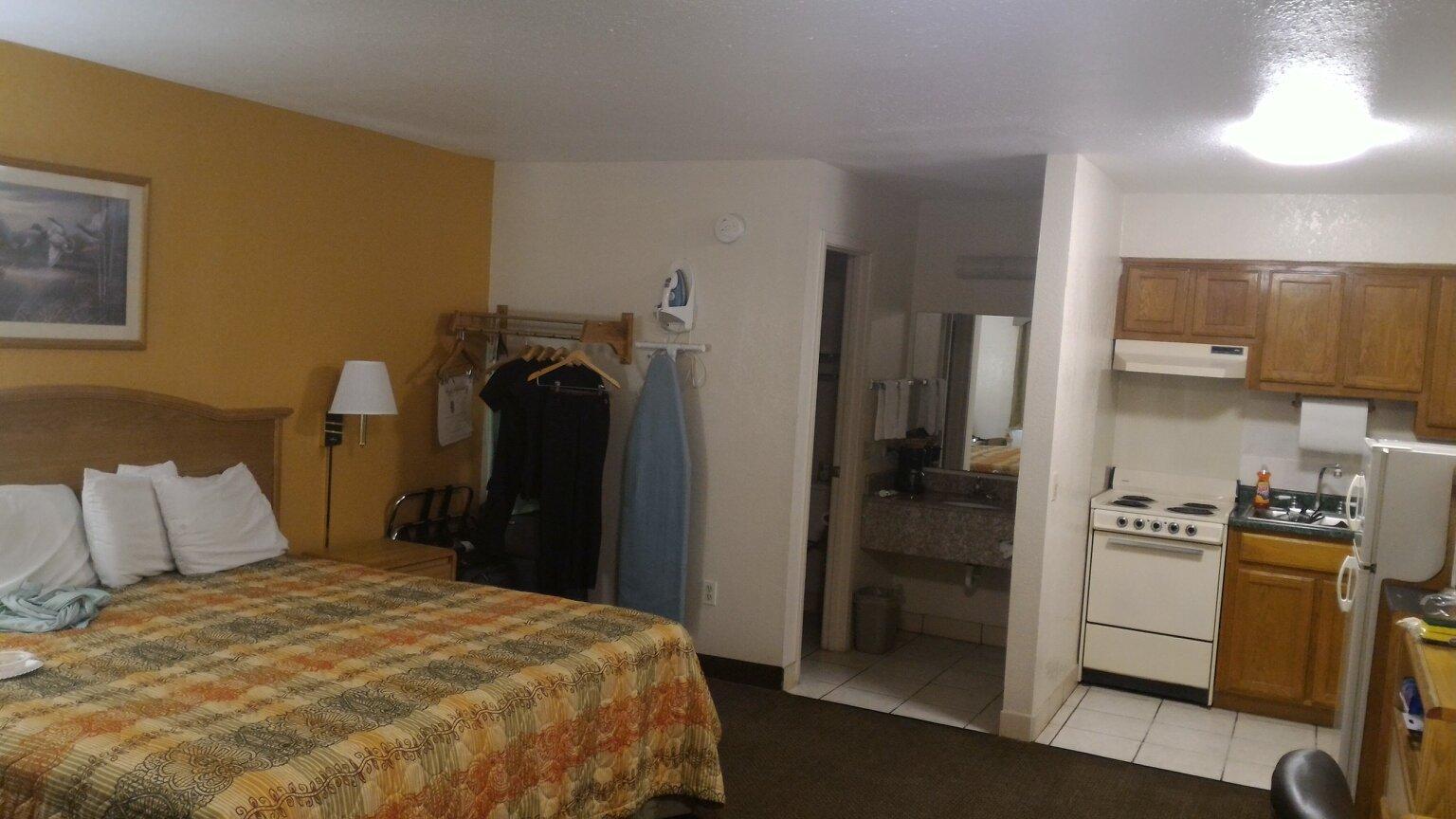 Pearsall Executive Inn & Suites