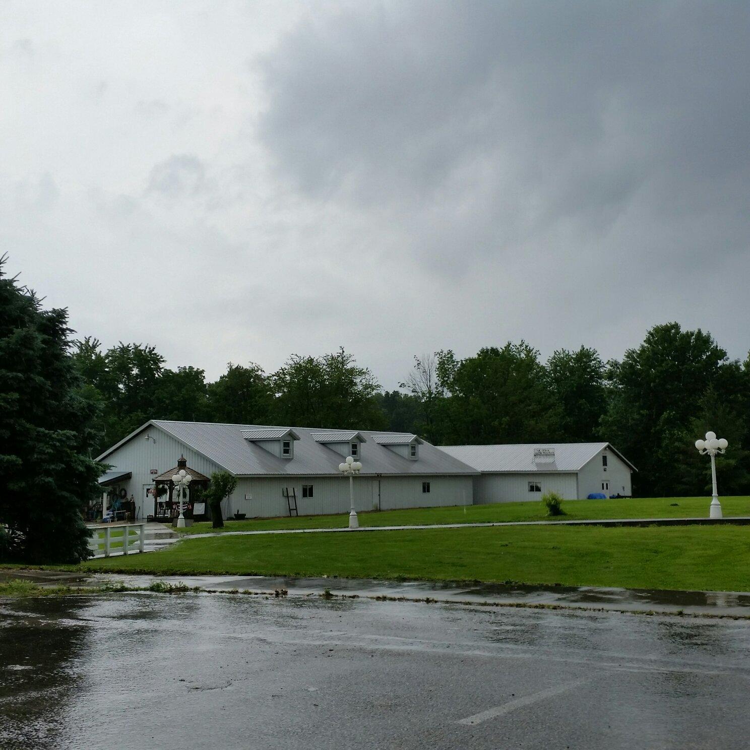 Gasthof Amish Village INN