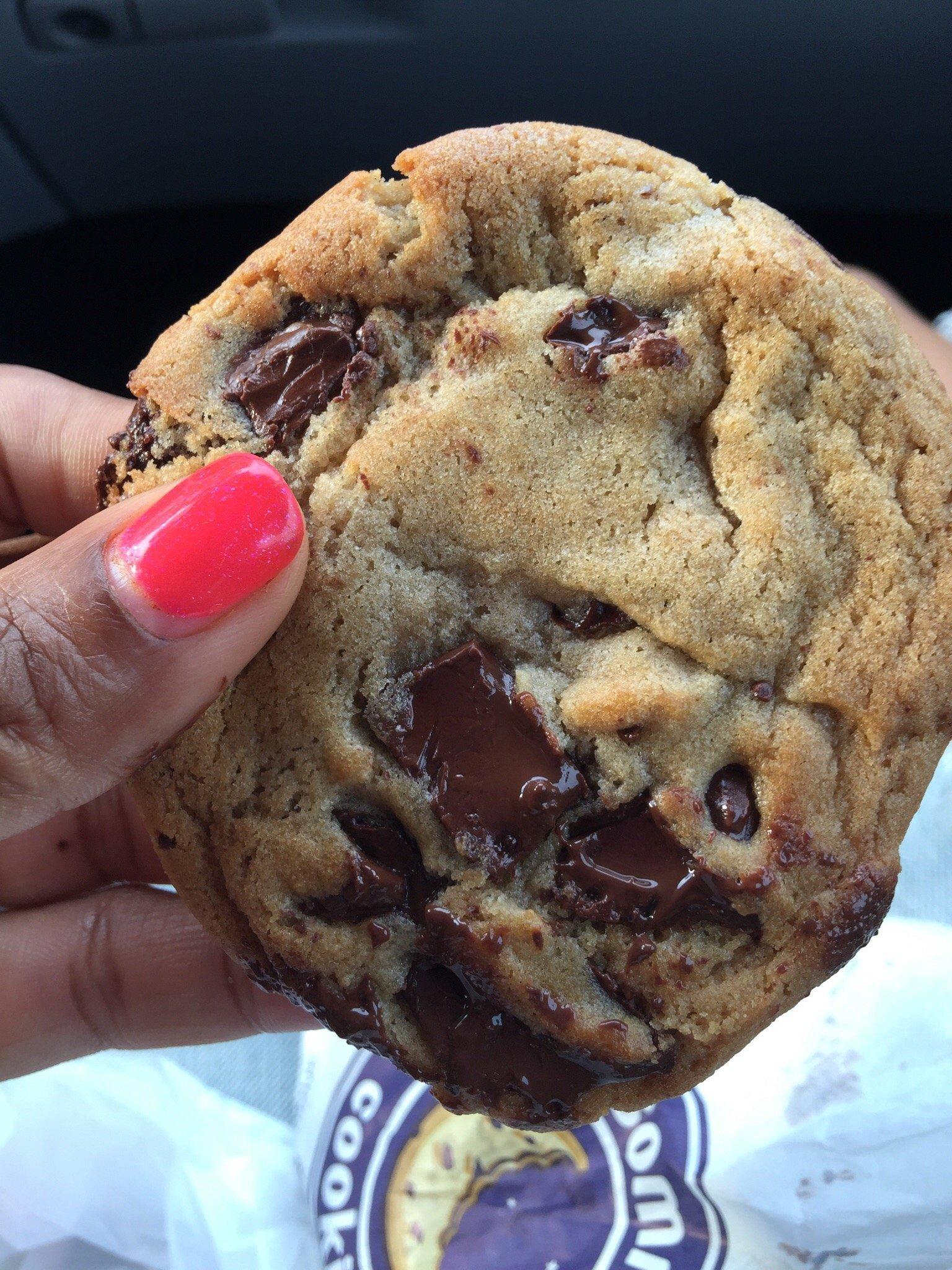 Insomnia Cookies