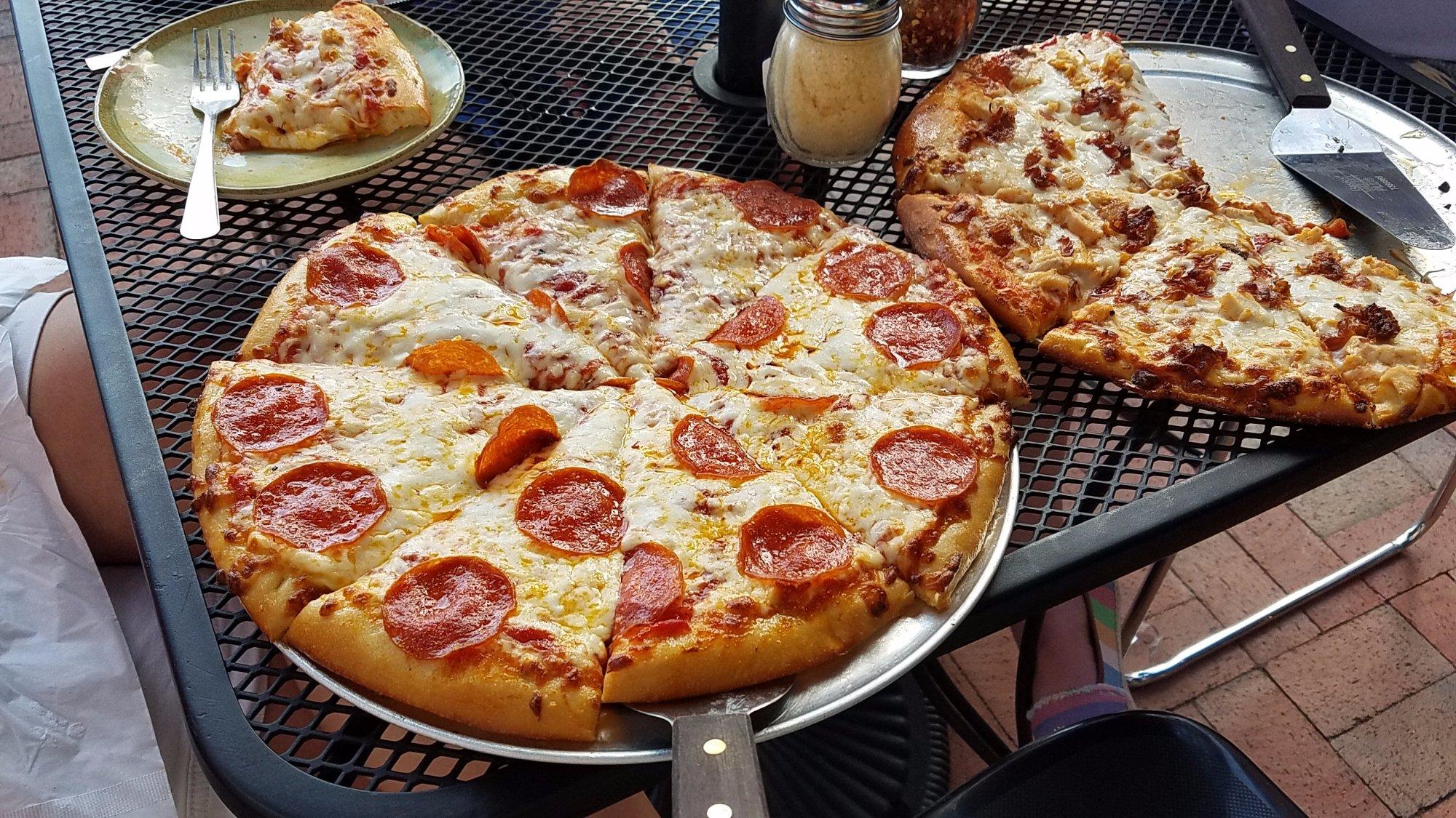 Monument Pizza Pub