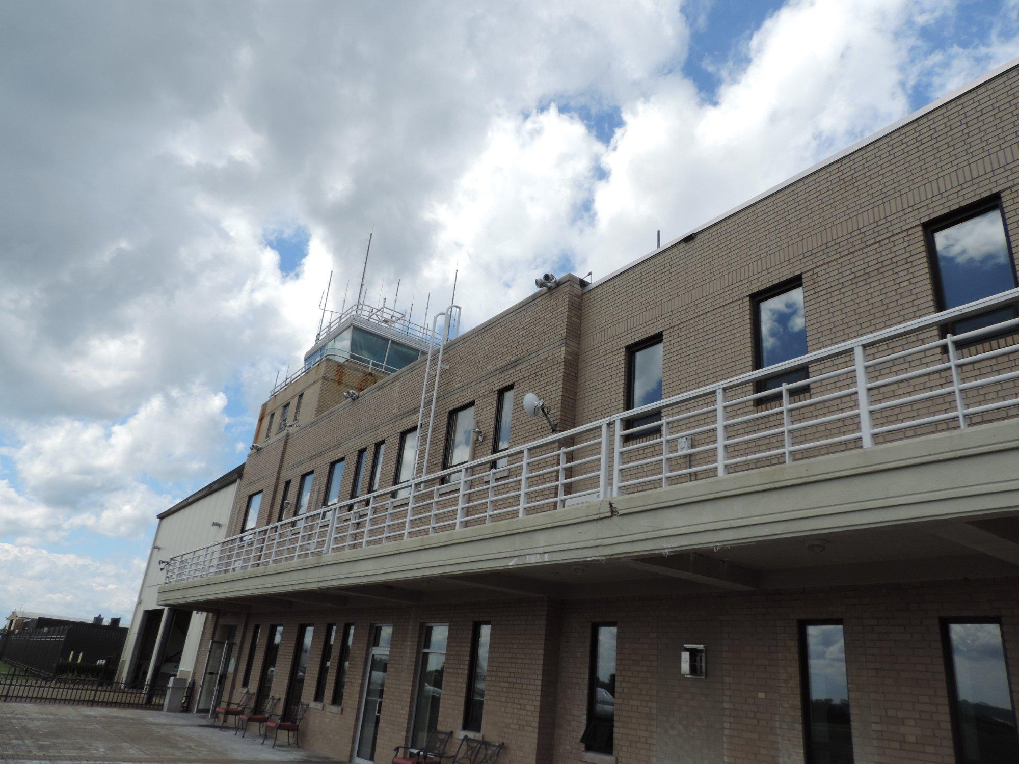 Wheeling Ohio County Airport (HLG)