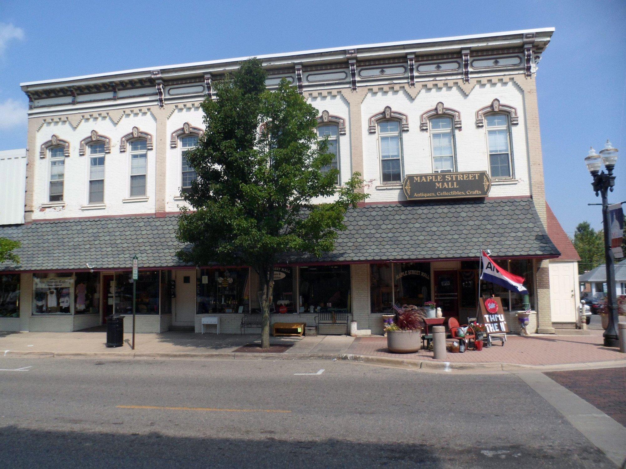 Maple Street Mall