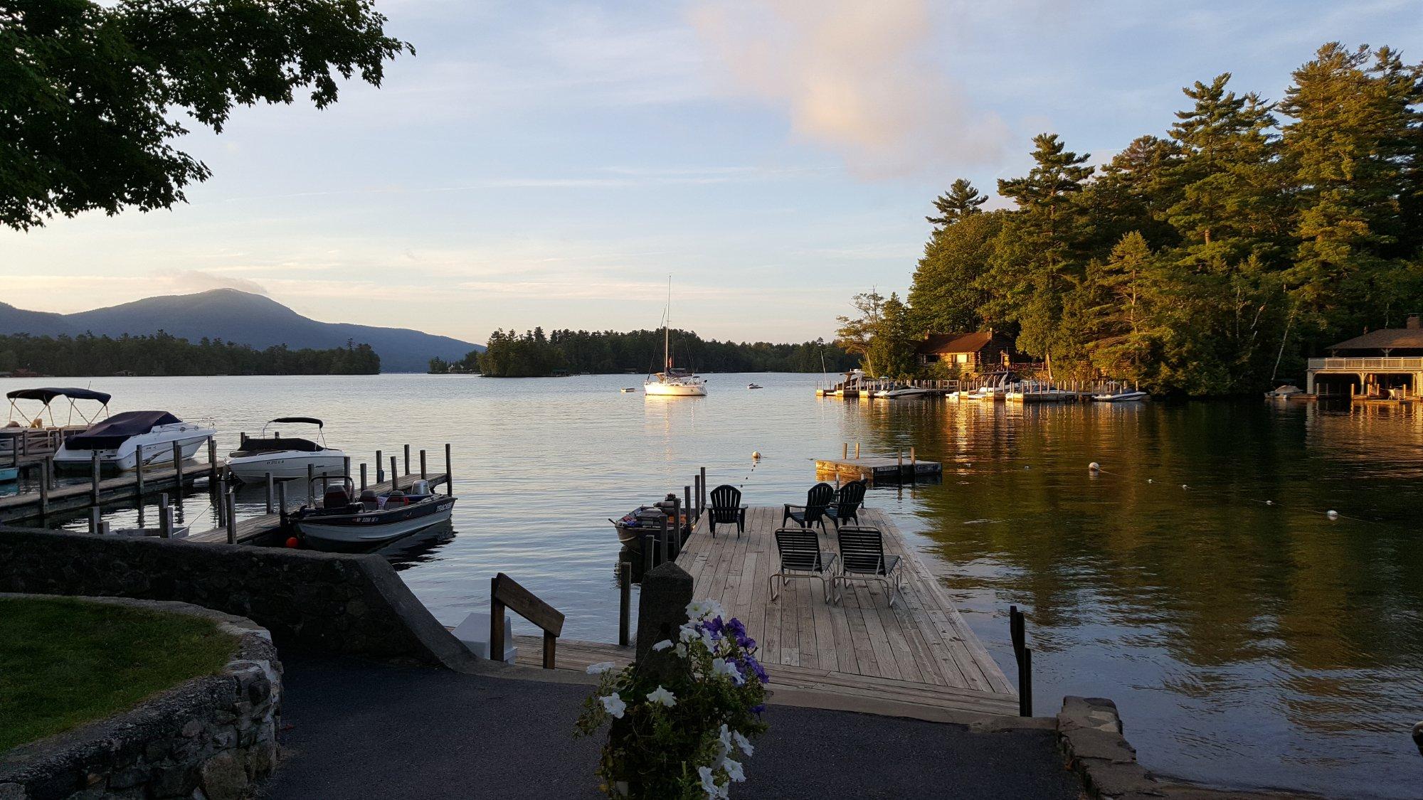 Carey's Lakeside Cottages