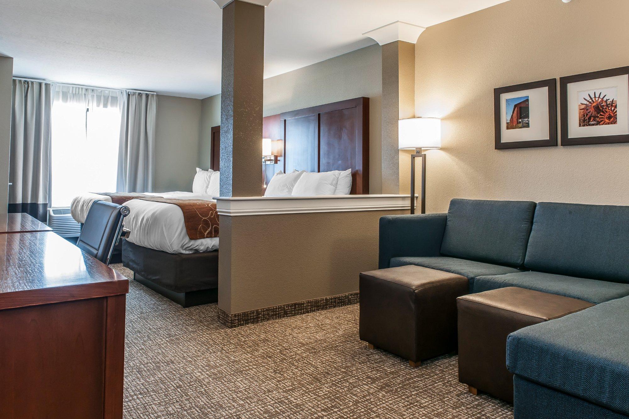 Comfort Suites Rensselaer near Fair Oaks