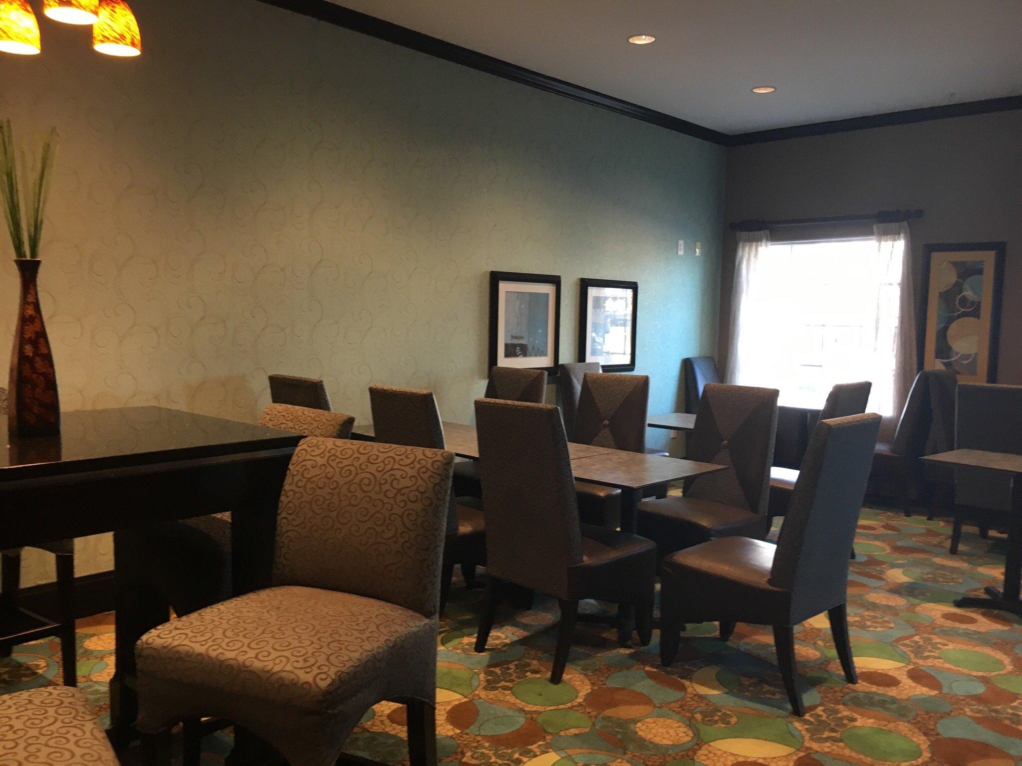 La Quinta Inn & Suites By Wyndham Dallas Grand Prairie South