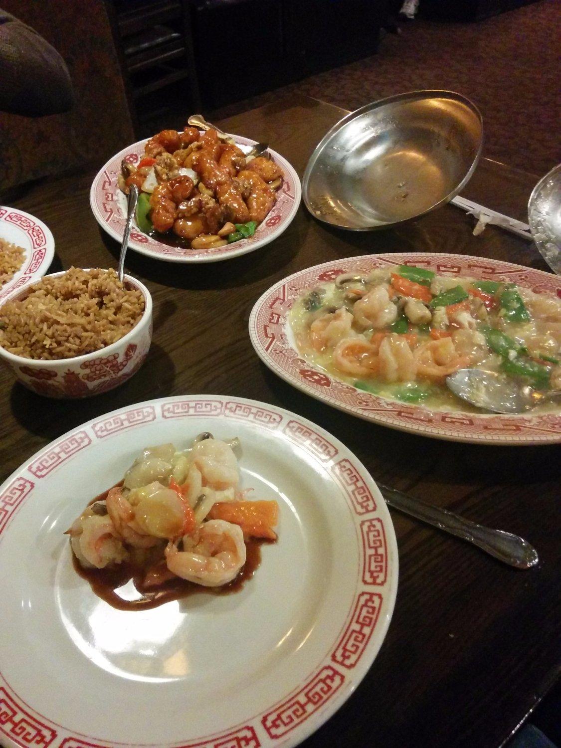 Golden Hunan Restaurant & Lounge