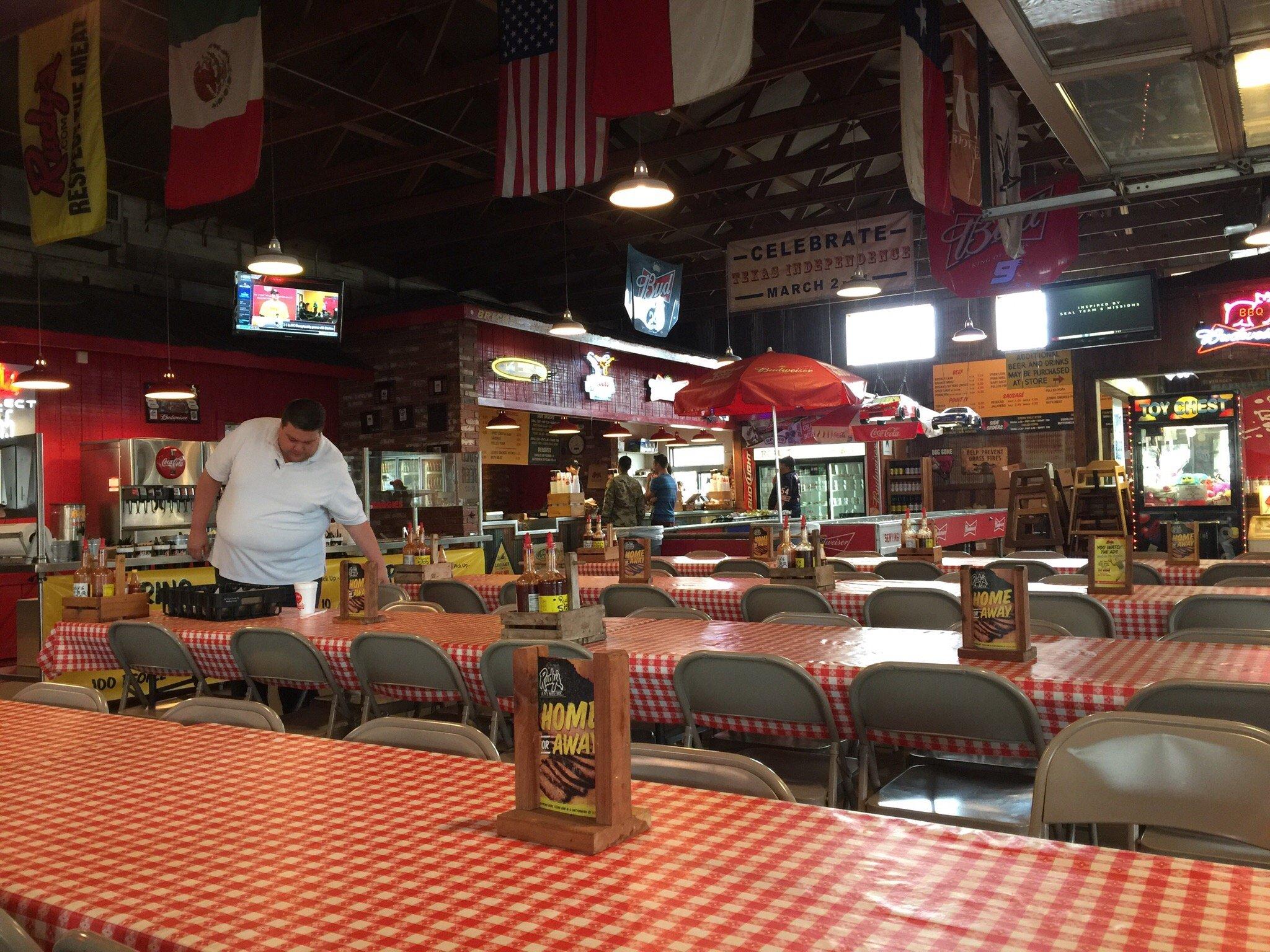 Rudy's "Country Store" and Bar-B-Q