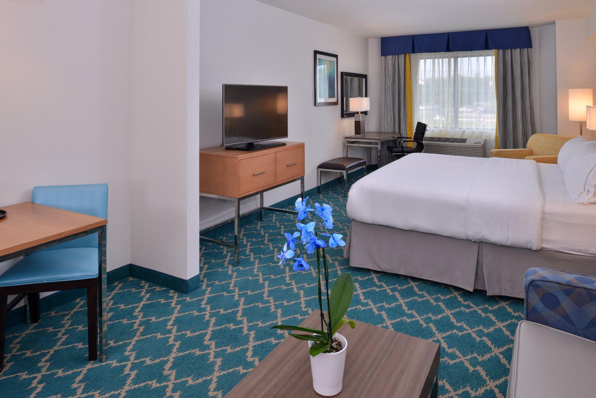 Holiday Inn Express & Suites West Ocean City, an IHG Hotel