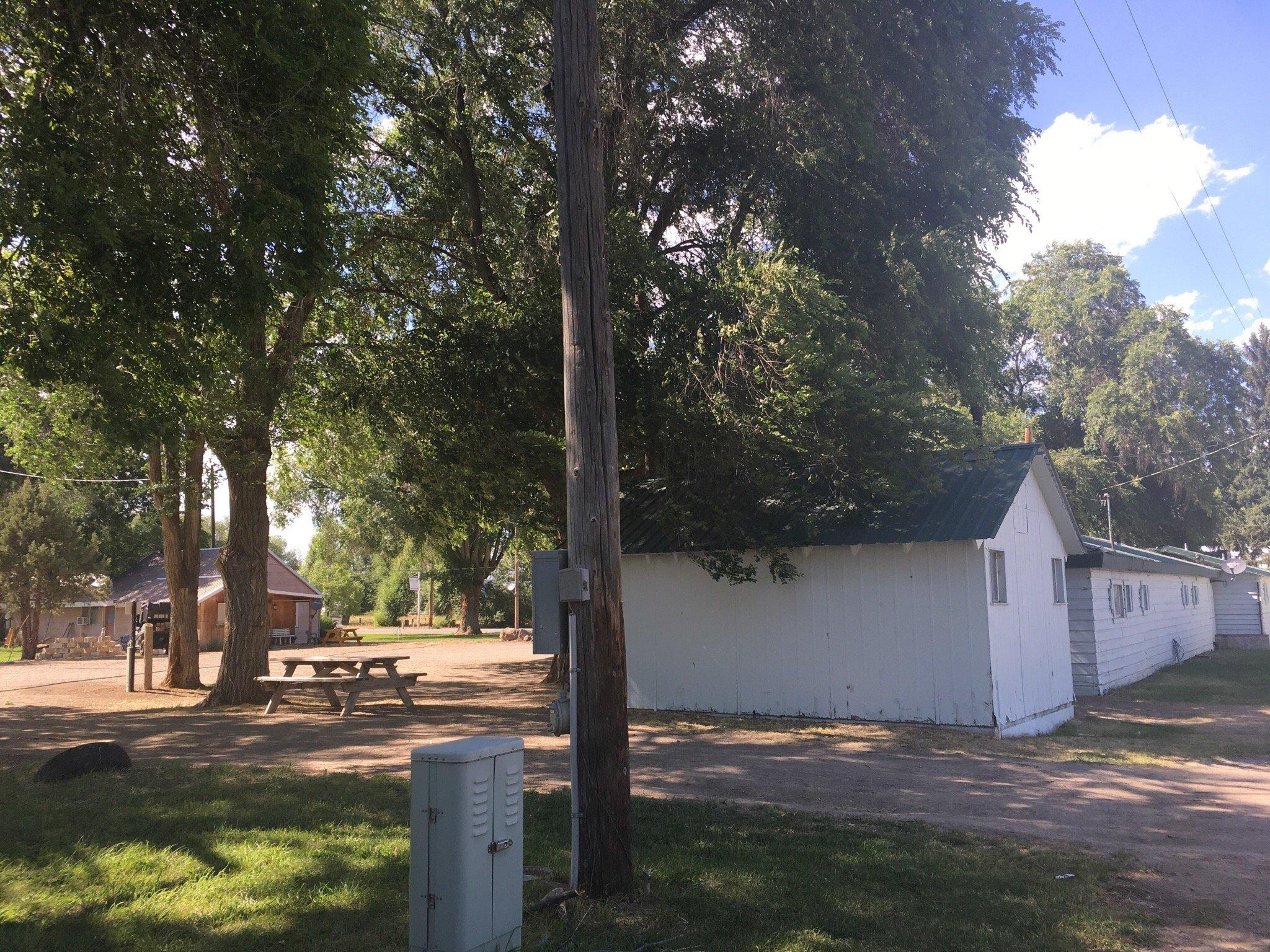 Burnt River Market Motel and RV Park