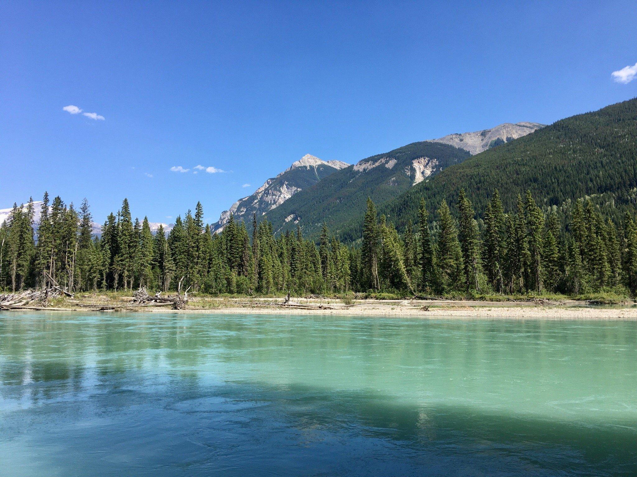 Mount Robson Lodge & Robson Shadows Campground