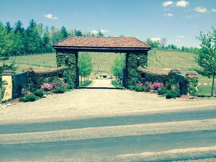 Roaring River Vineyards