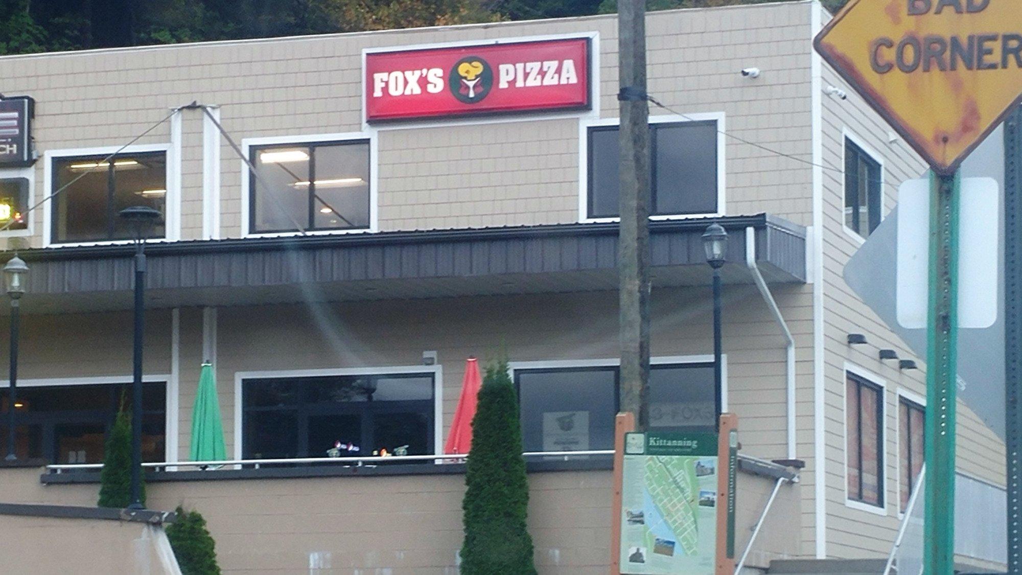 Fox's Pizza Den