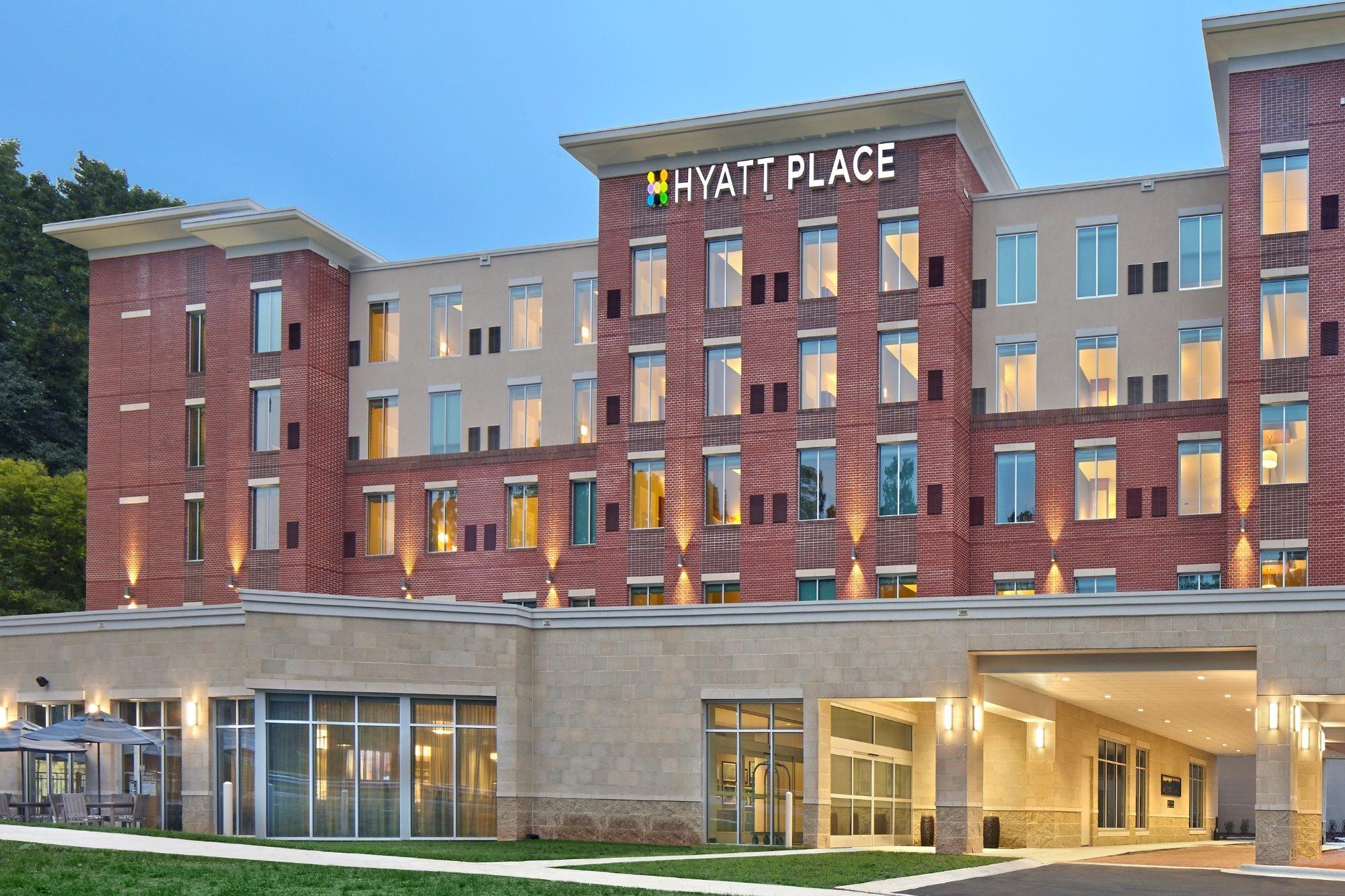 Hyatt Place Chapel Hill / Southern Village