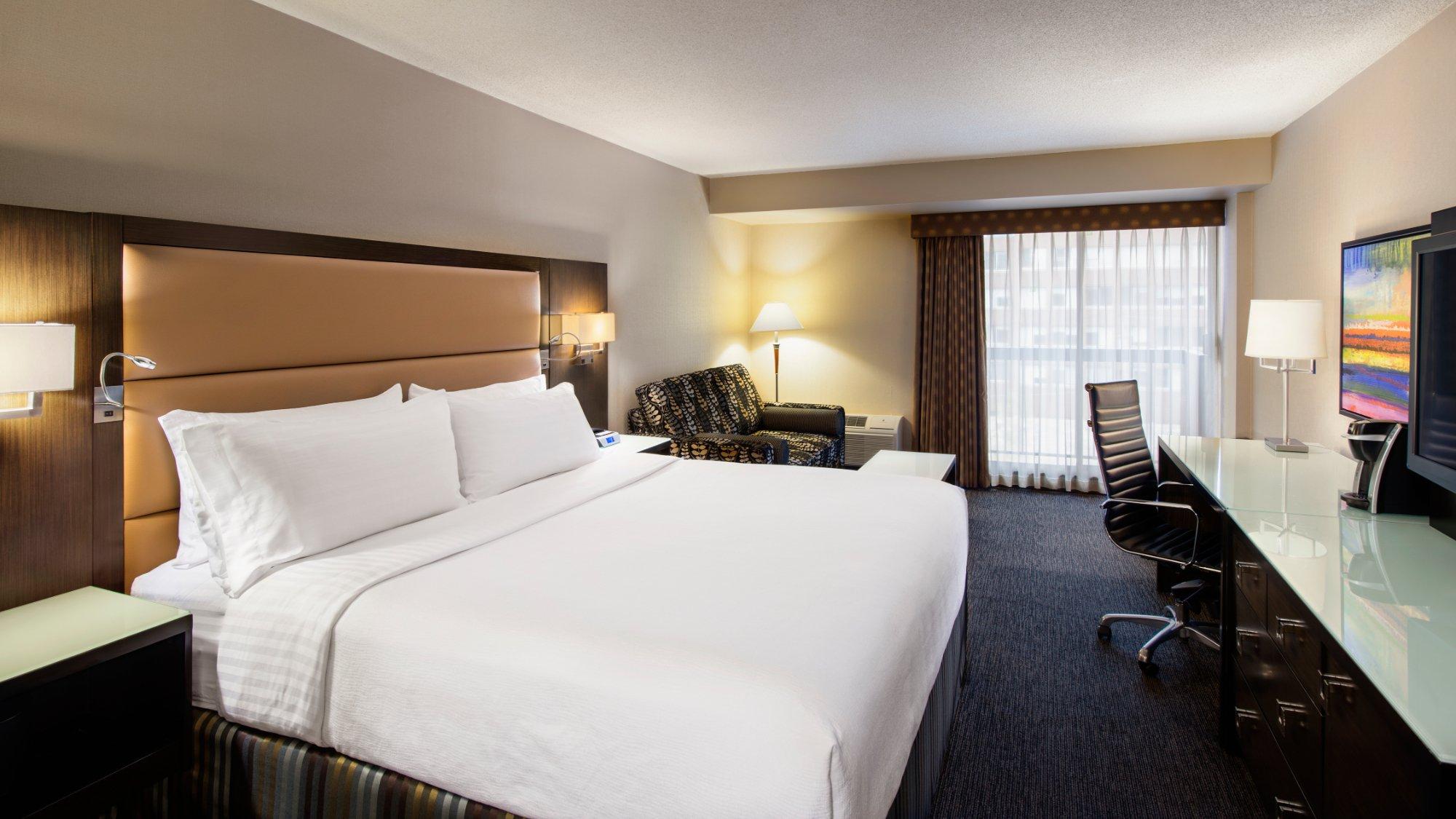 Holiday Inn & Suites Vancouver Downtown, an IHG Hotel