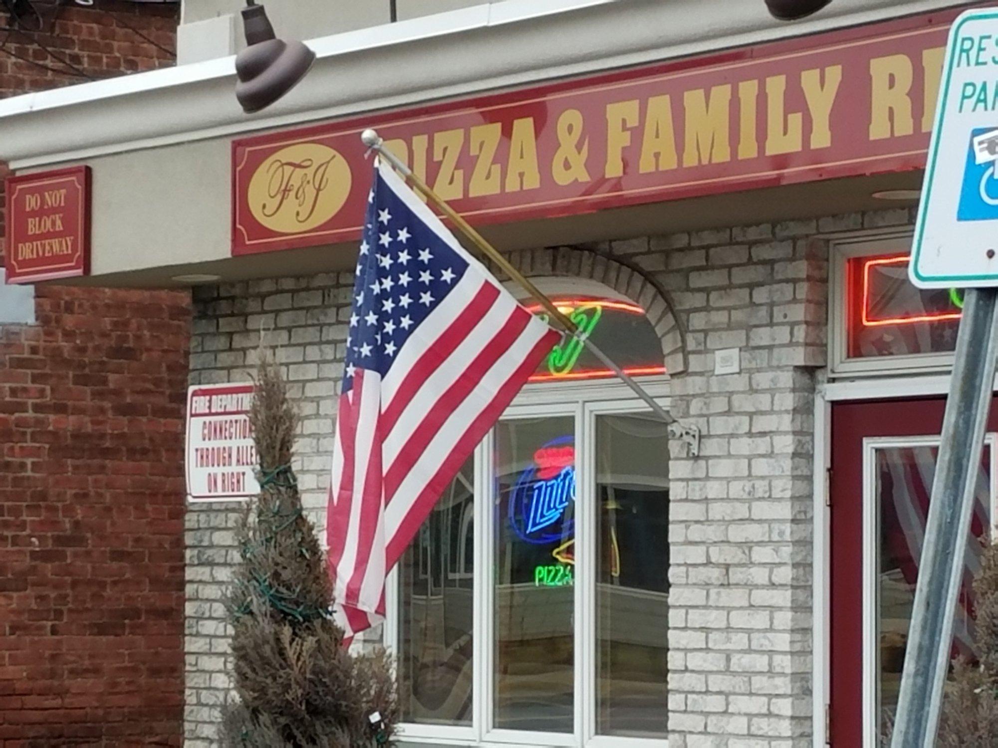 F & J Pizzeria