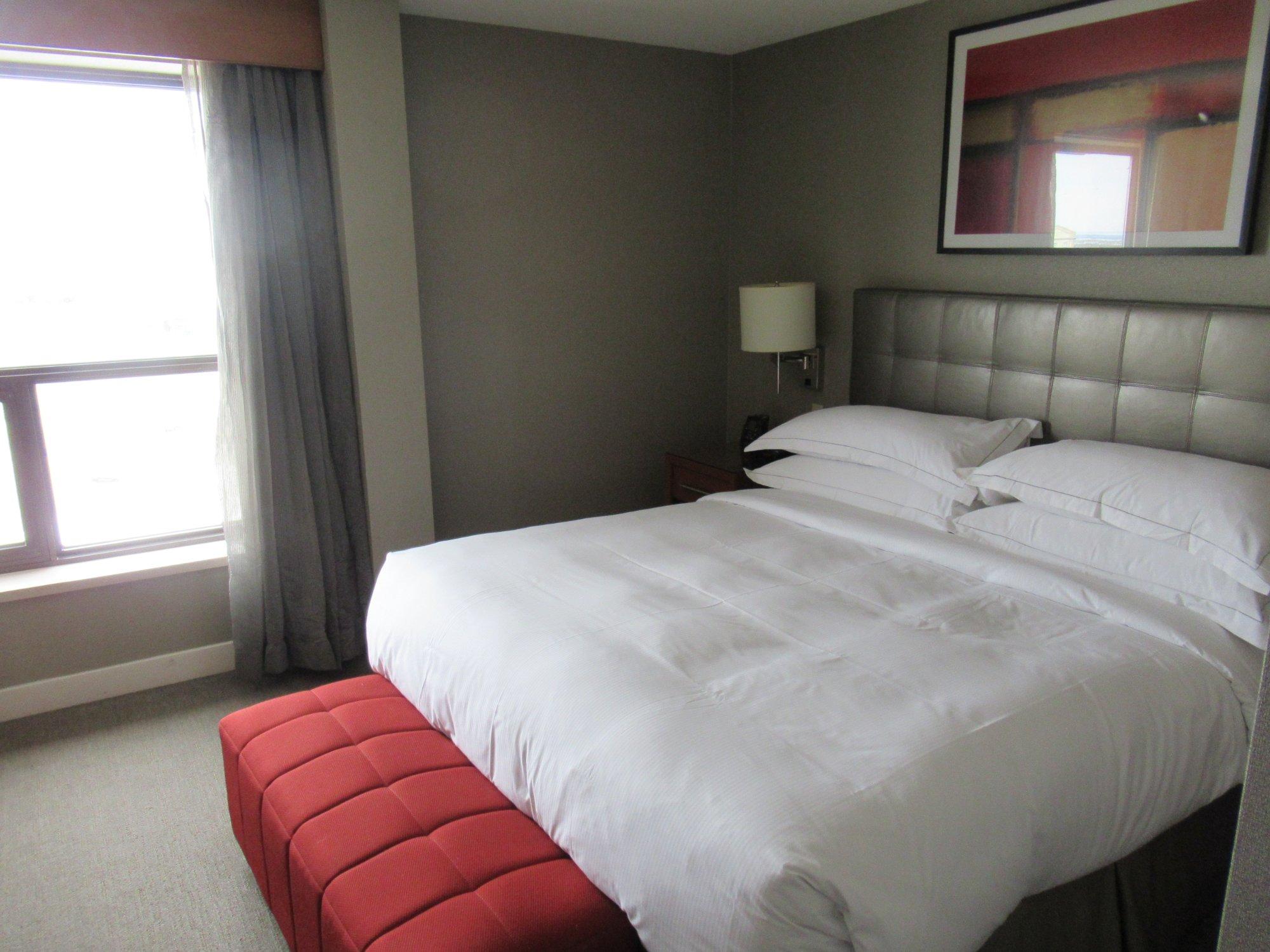 Hilton Toronto Airport Hotel & Suites