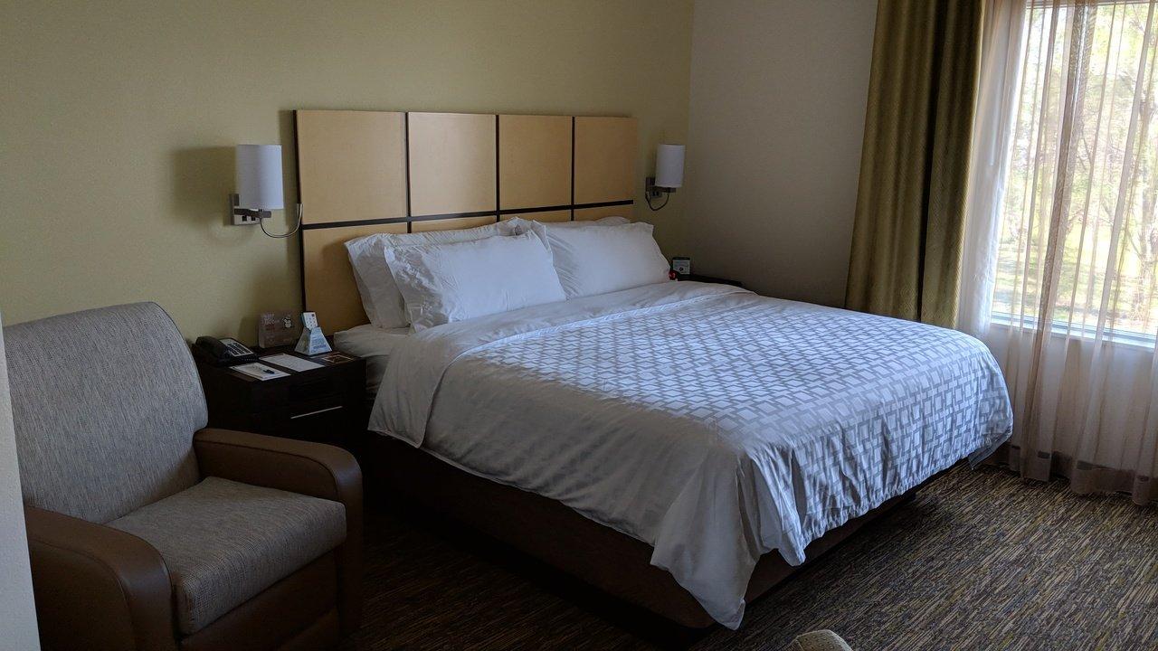 Candlewood Suites Lenexa - Overland Park Area, an IHG Hotel