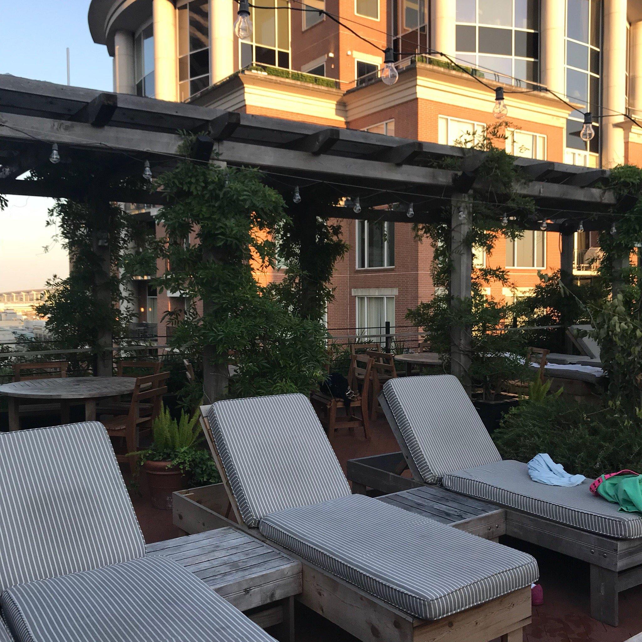 Alto Rooftop Bar & Pool