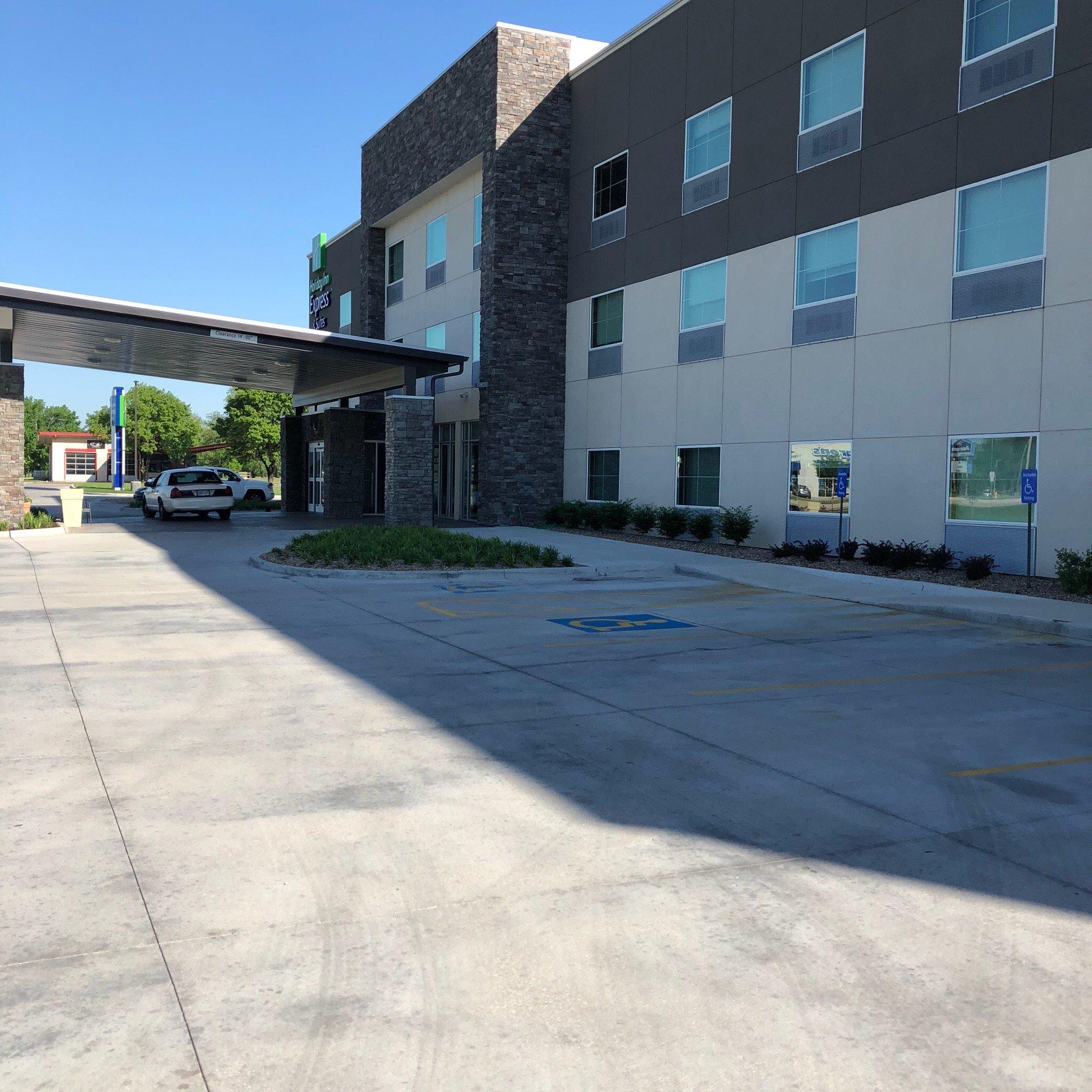 Holiday Inn Express & Suites Coffeyville, an IHG Hotel