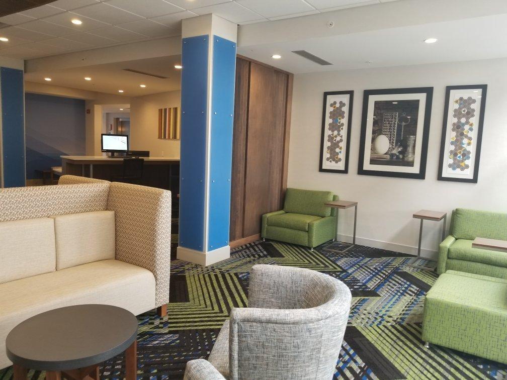 Holiday Inn Express & Suites Mishawaka - South Bend, an IHG Hotel