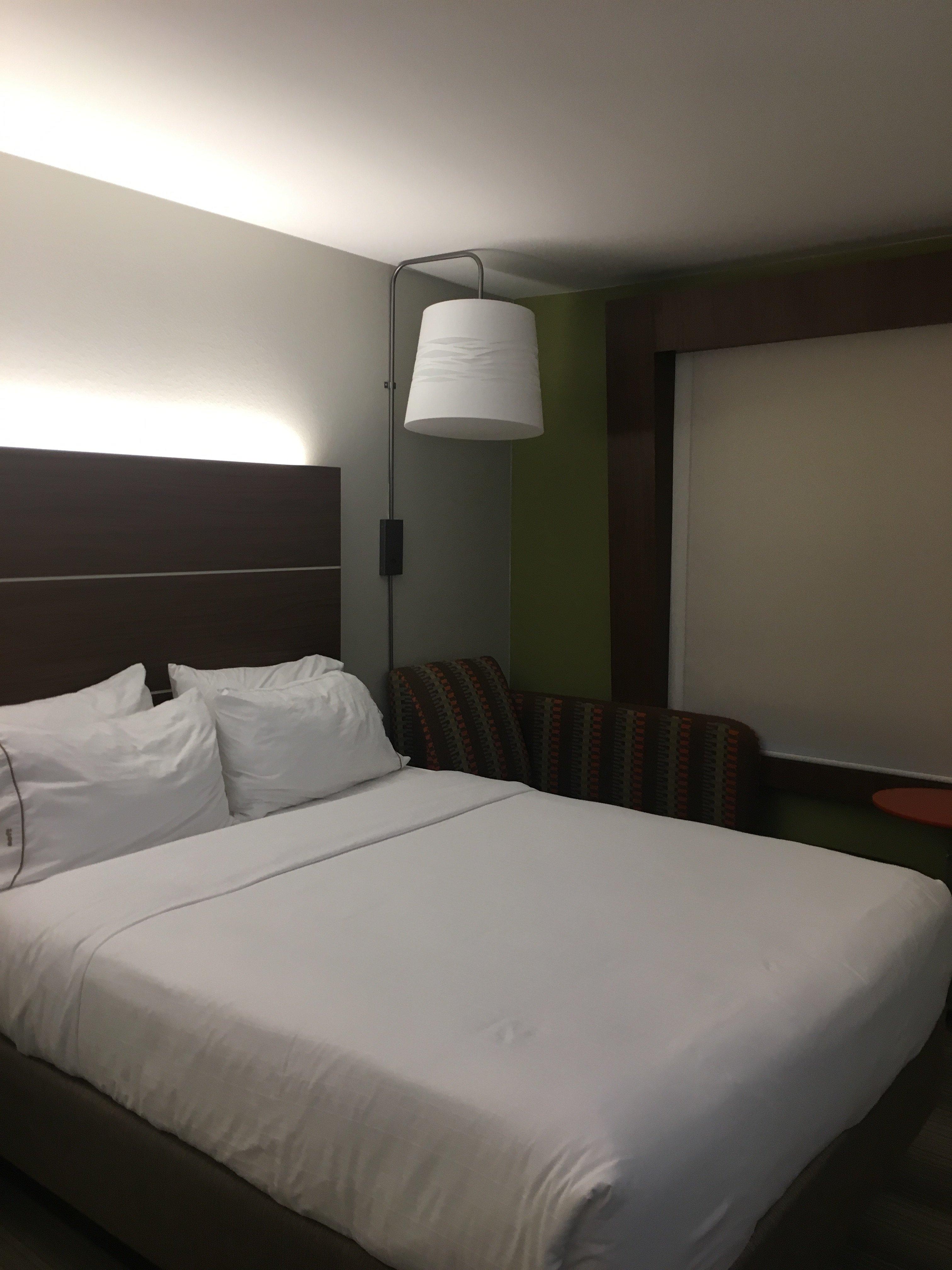 Holiday Inn Express & Suites Tulsa Midtown, an IHG Hotel