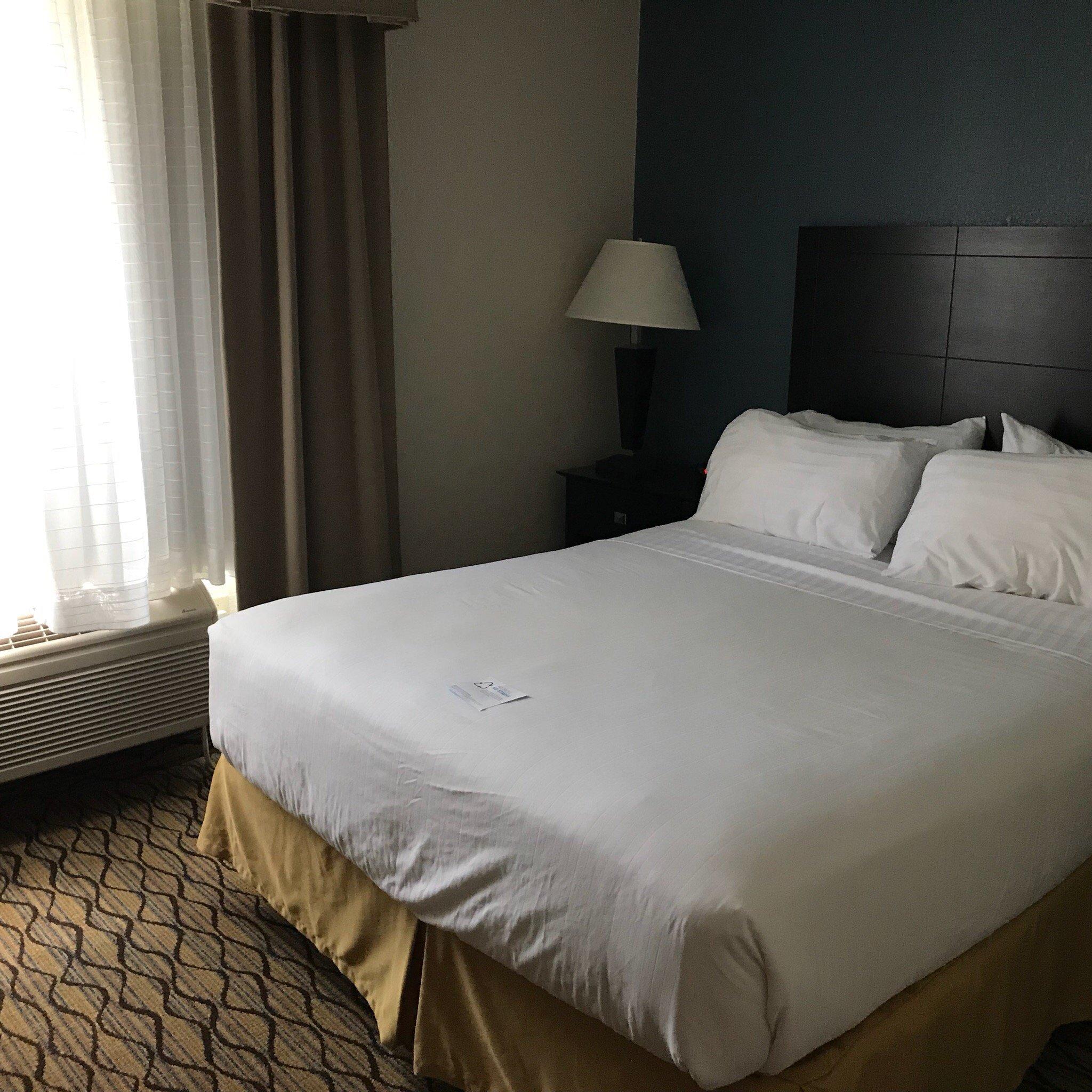 Holiday Inn Express & Suites Cadillac, an IHG Hotel