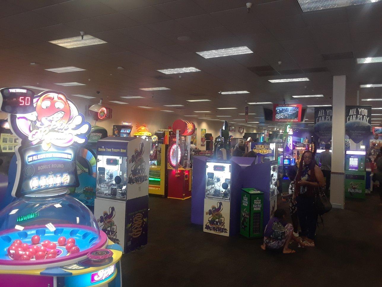 Chuck E Cheese's