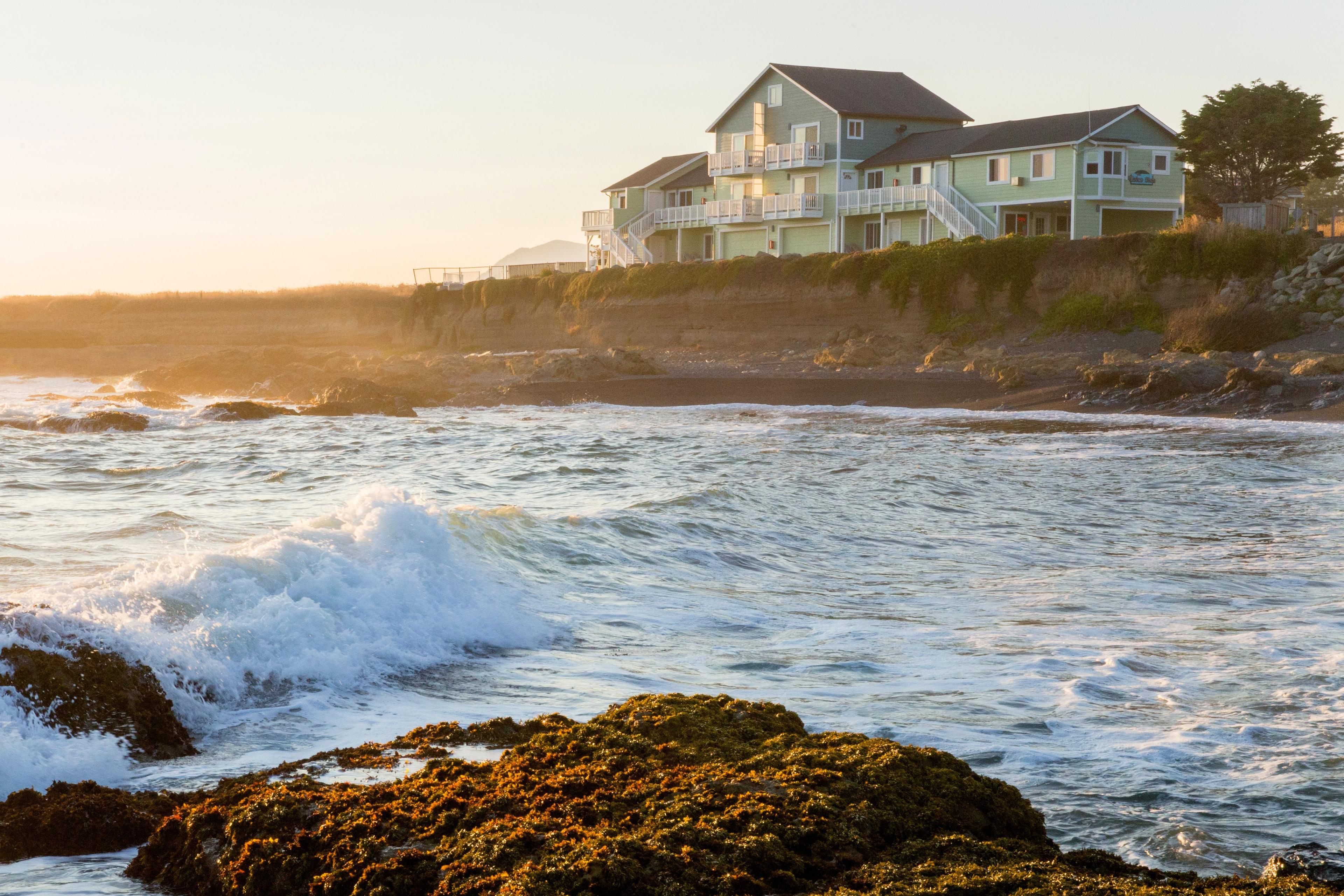 The Tides Inn of Shelter Cove