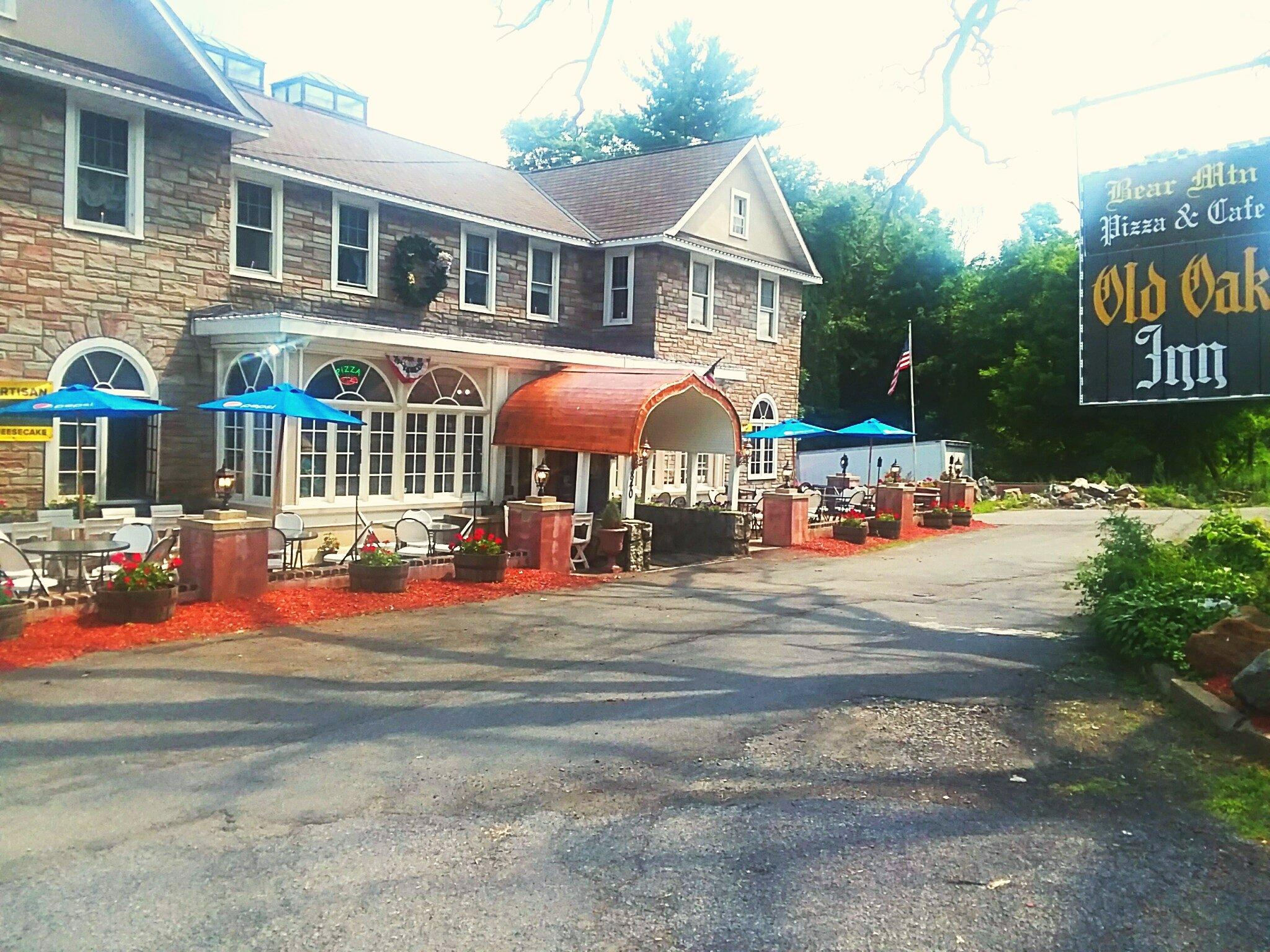 Bear Mountain Pizza & Cafe