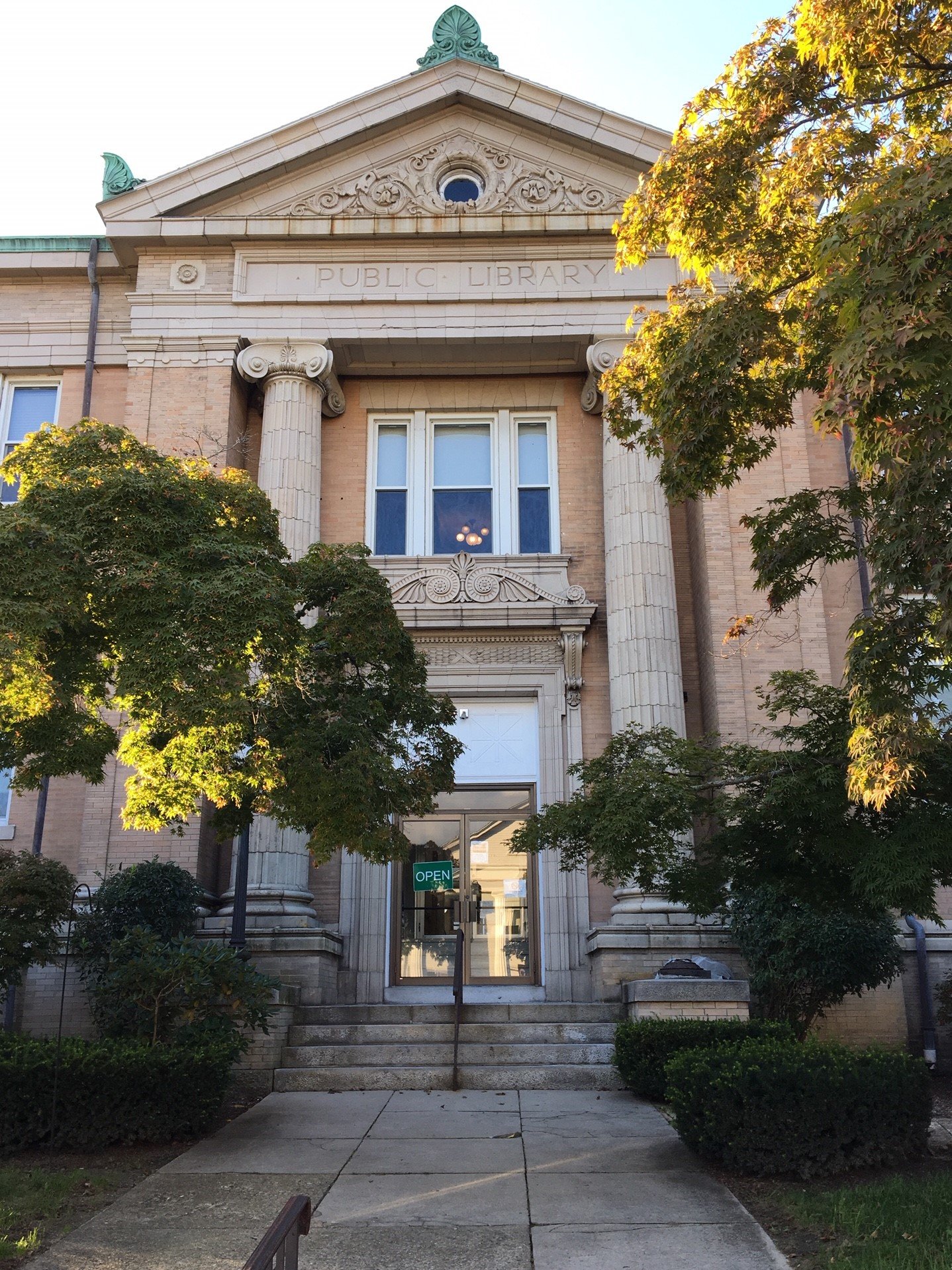 Middleborough Public Library