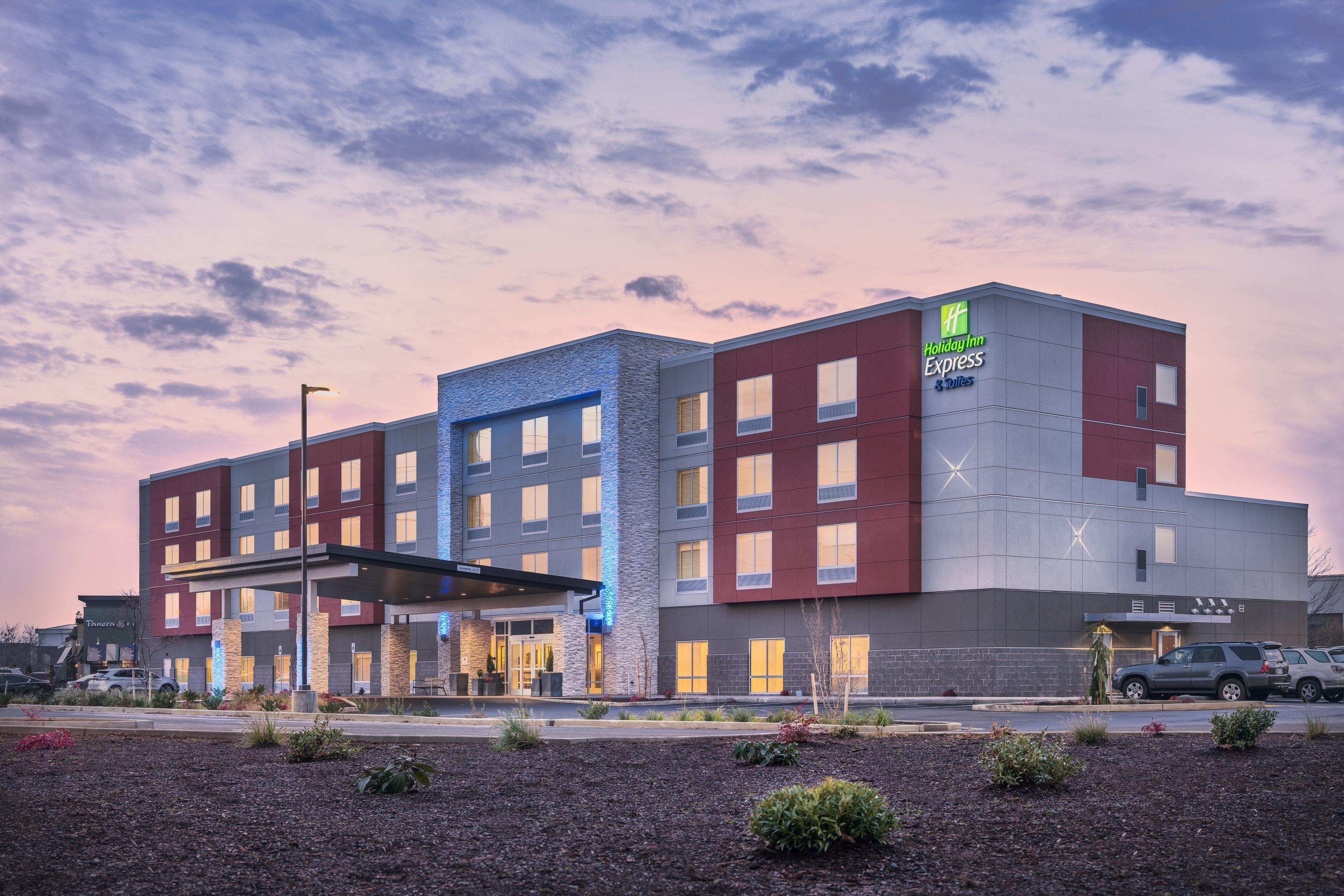 Holiday Inn Express & Suites Salem North - Keizer, an IHG Hotel