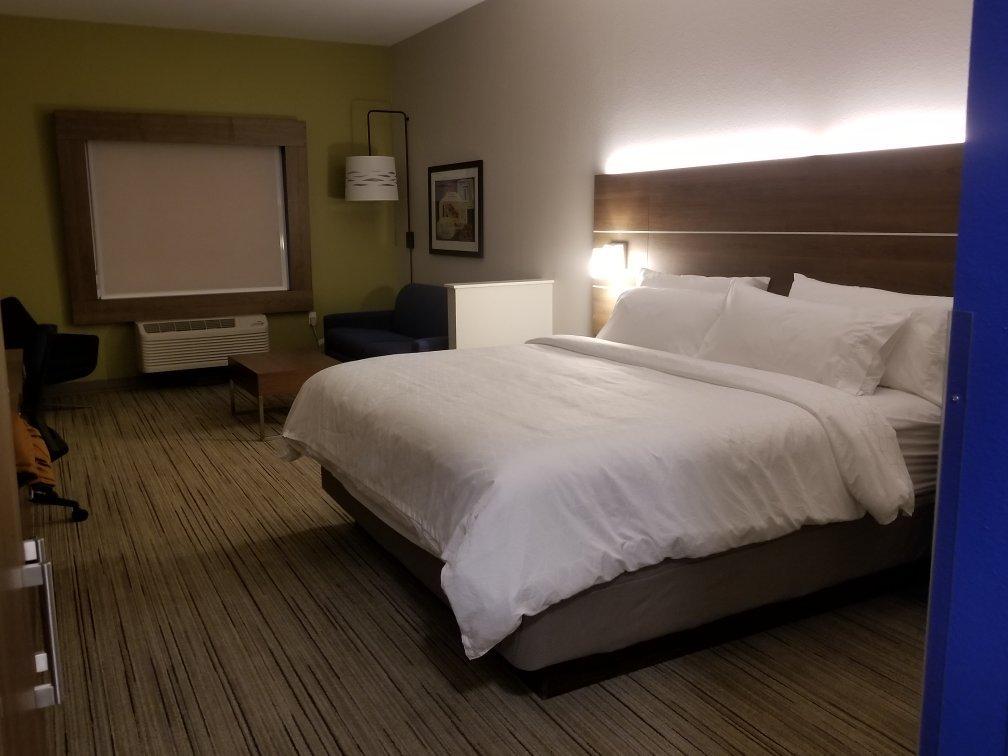 Holiday Inn Express & Suites Junction, an IHG Hotel