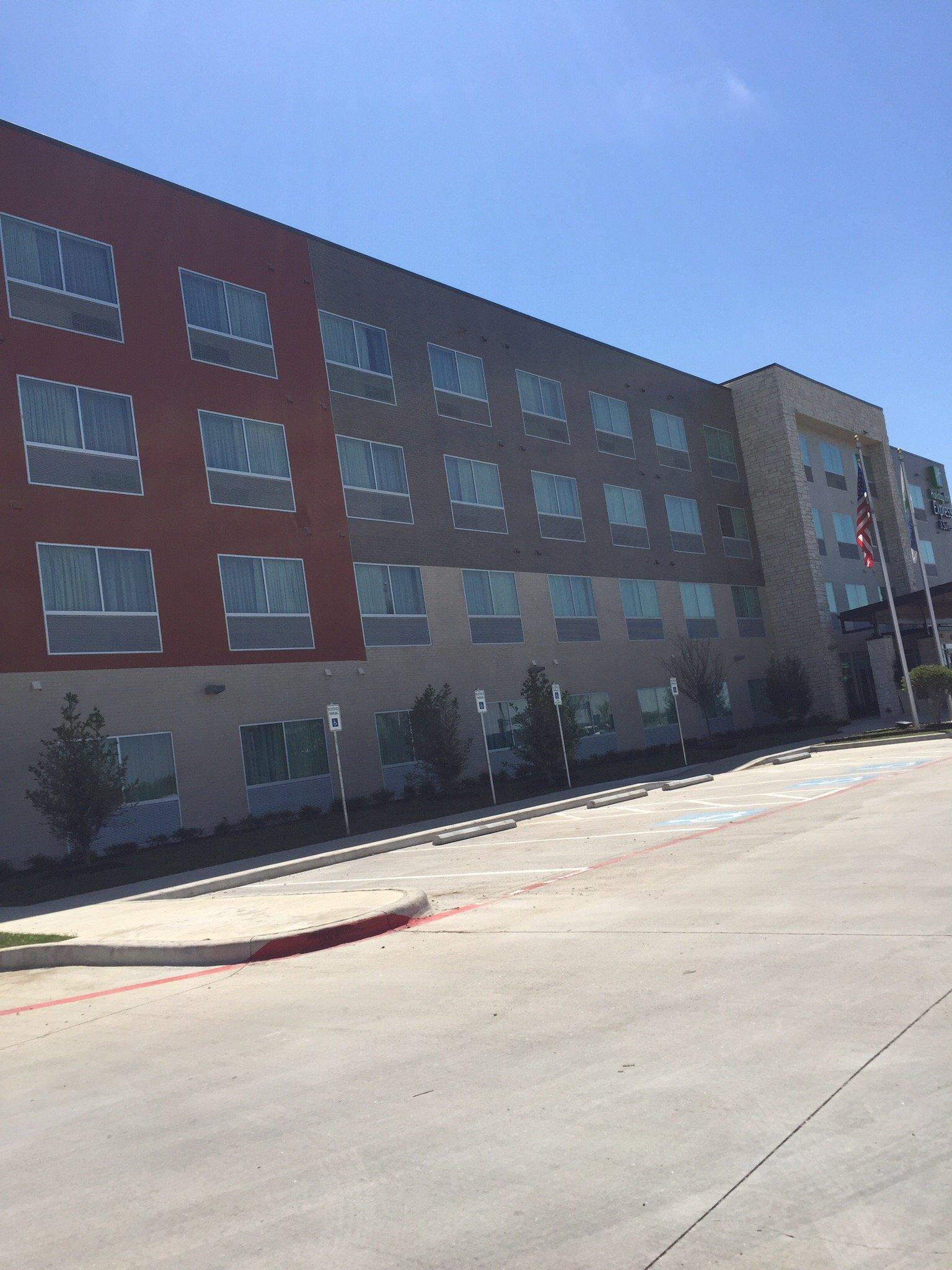 Holiday Inn Express & Suites Dallas NW - Farmers Branch, an IHG Hotel